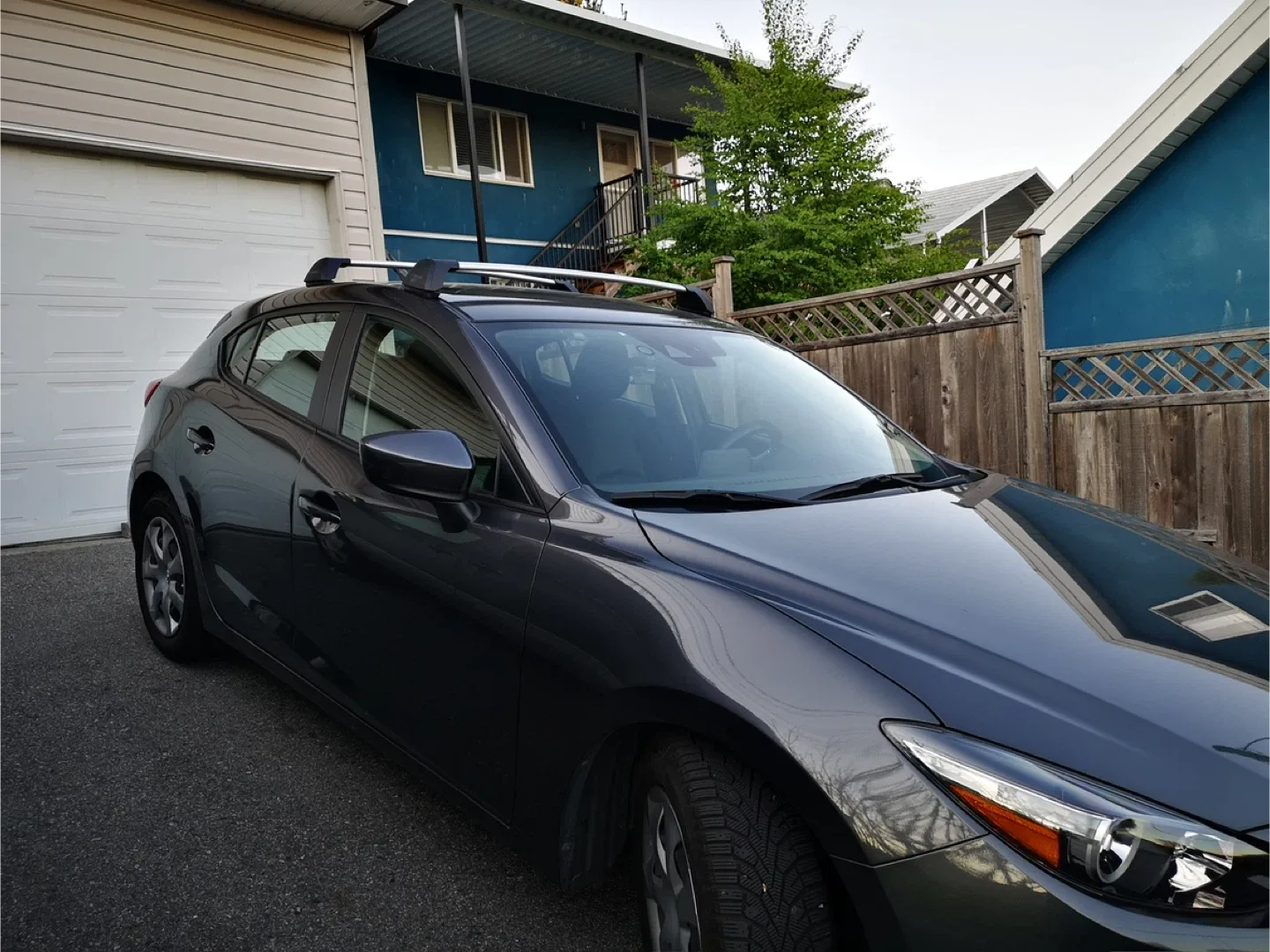 Mazda 3 roof rack (original) image indicator(3)