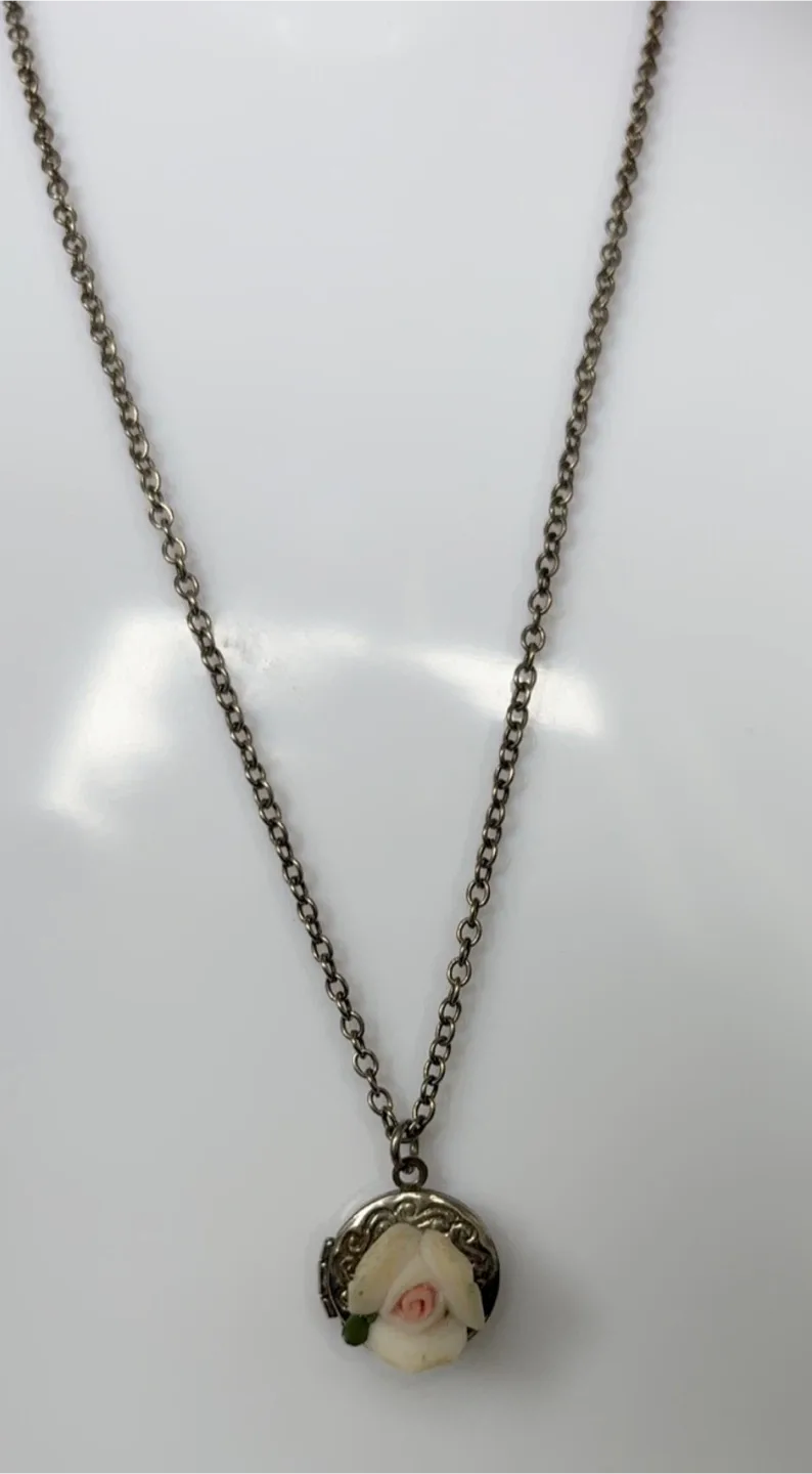 Cute Rose Locket Necklace image indicator(4)