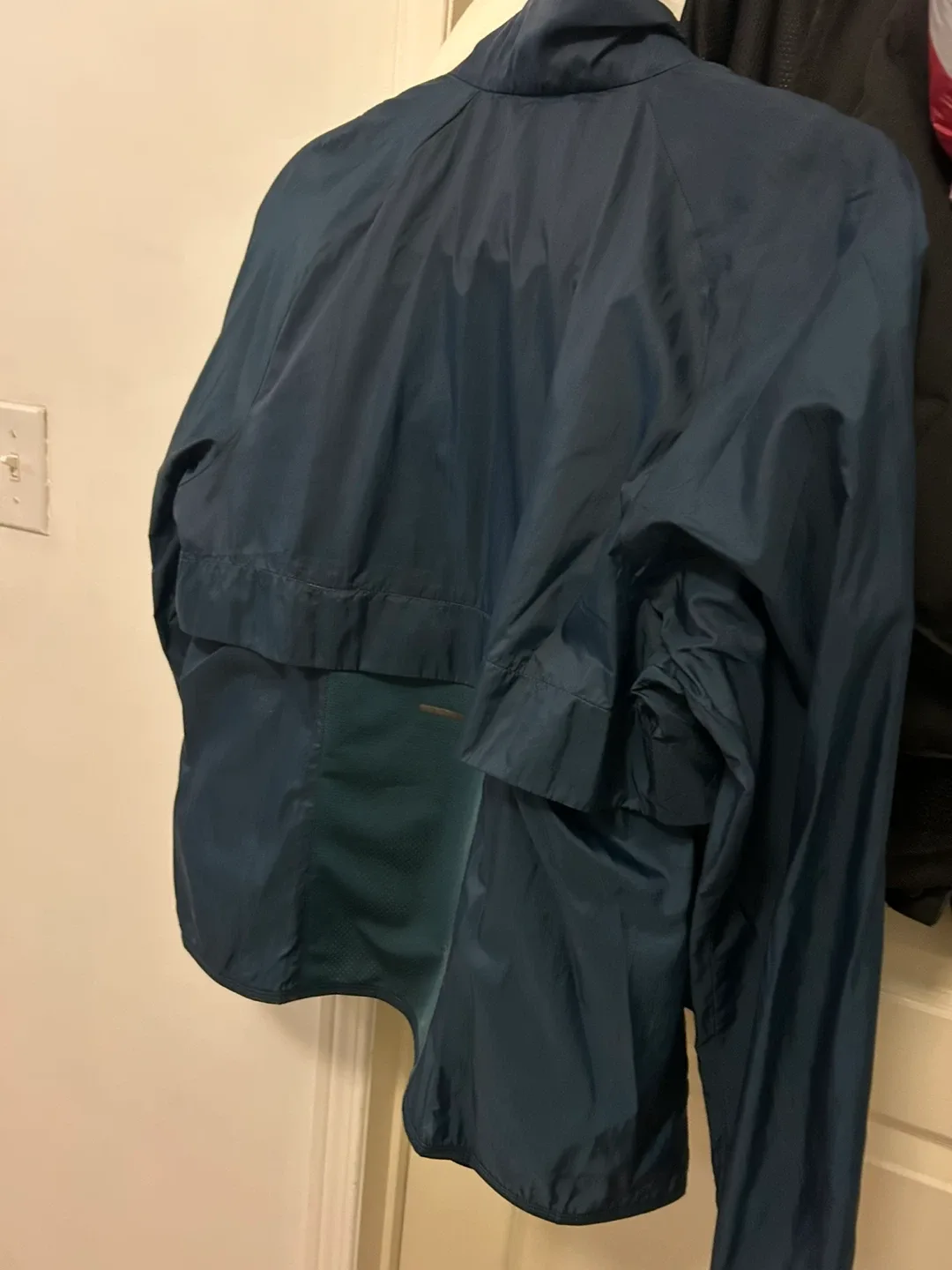 Oasis’s Running Jacket - Teal image indicator(2)