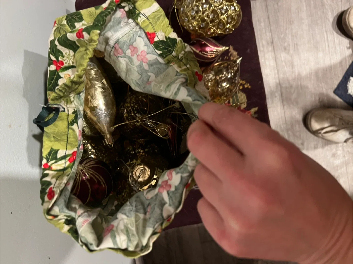 Mixed bag of Christmas Ornaments image indicator(3)