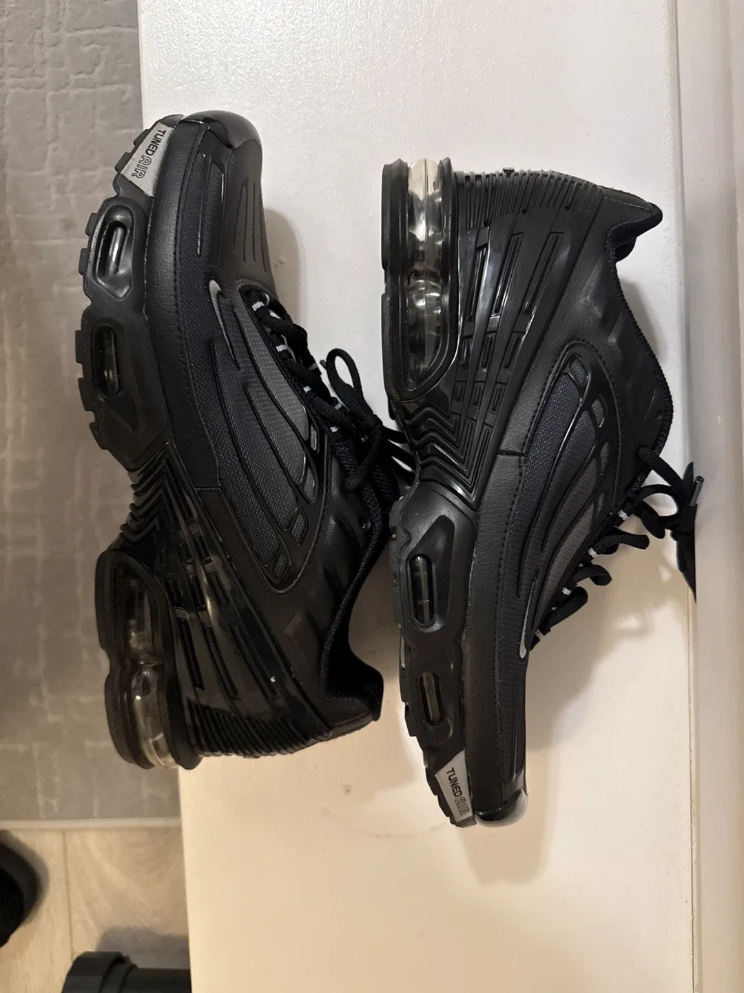 Nike Air Max Plus TN Black, Size 10.5 image indicator(2)