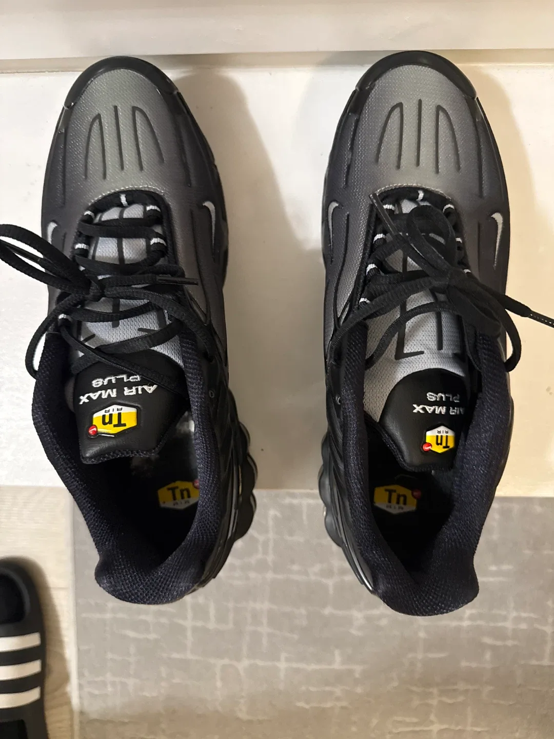 Nike Air Max Plus TN Black, Size 10.5 image indicator(3)