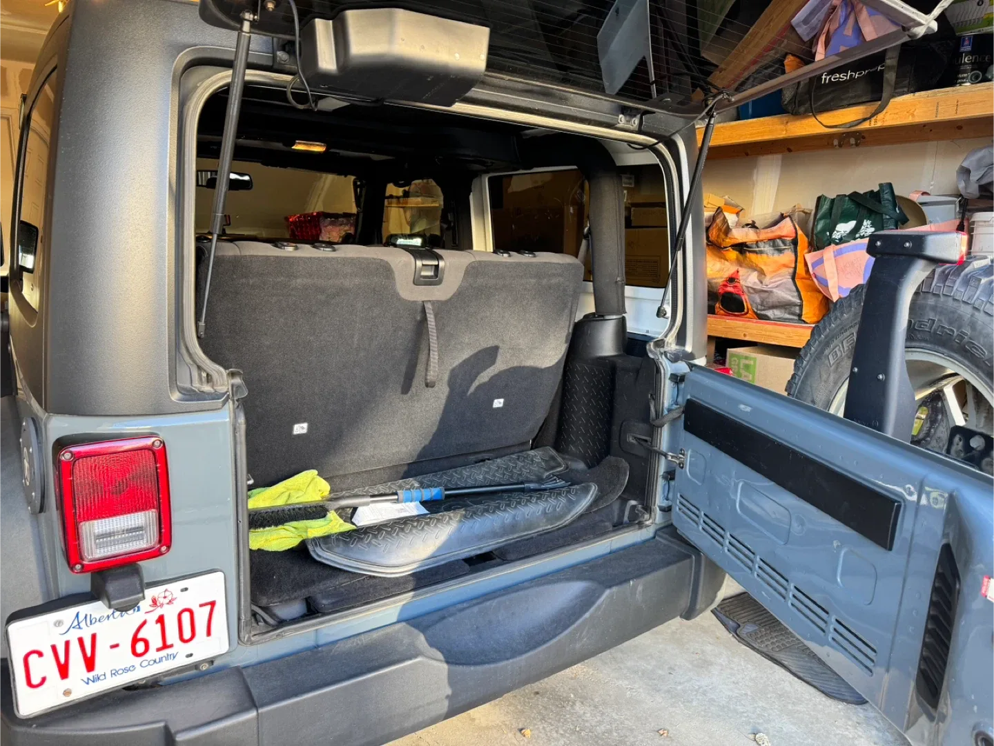 Jeep Wrangler 2-Door SUV image indicator(6)