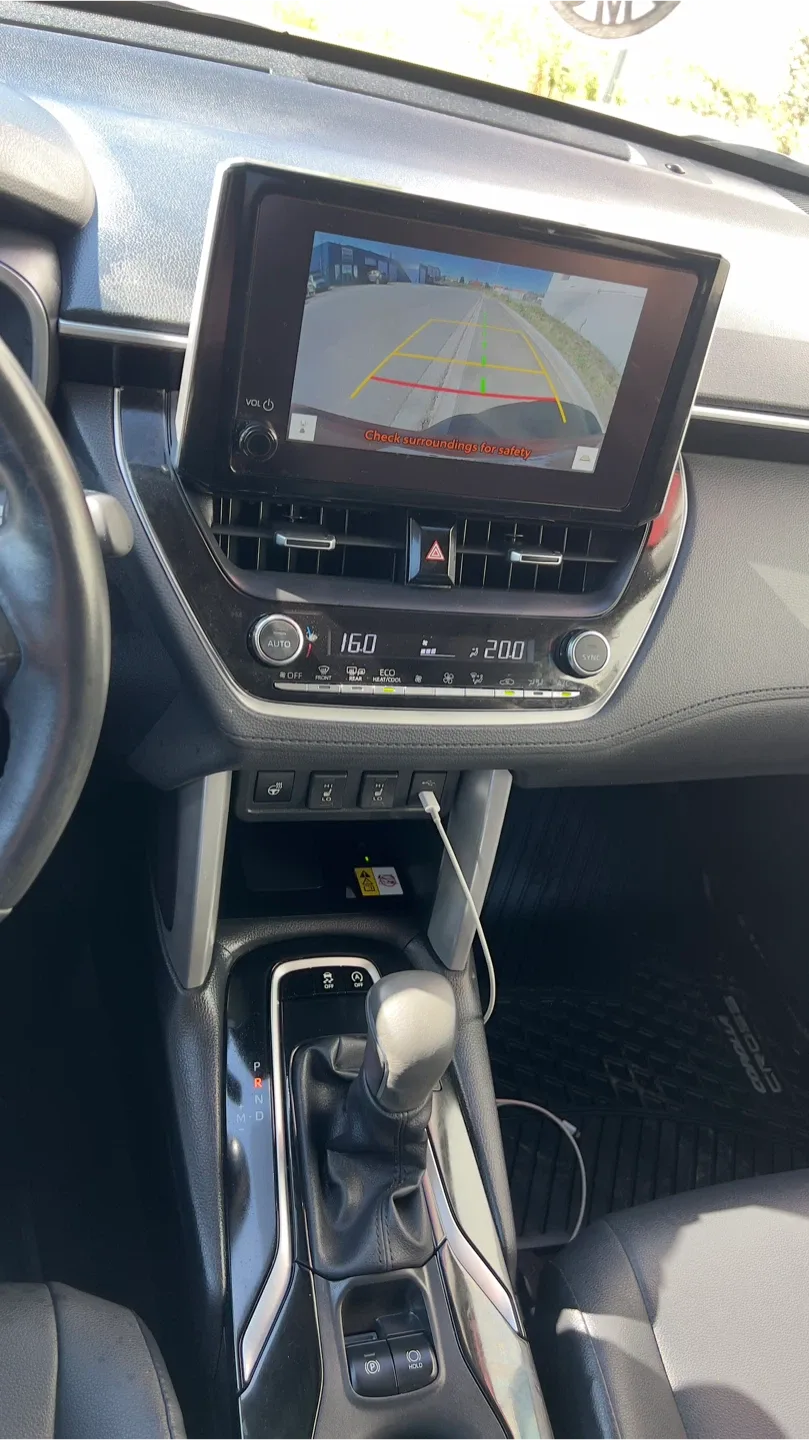 Toyota Corolla Cross SUV image indicator(3)