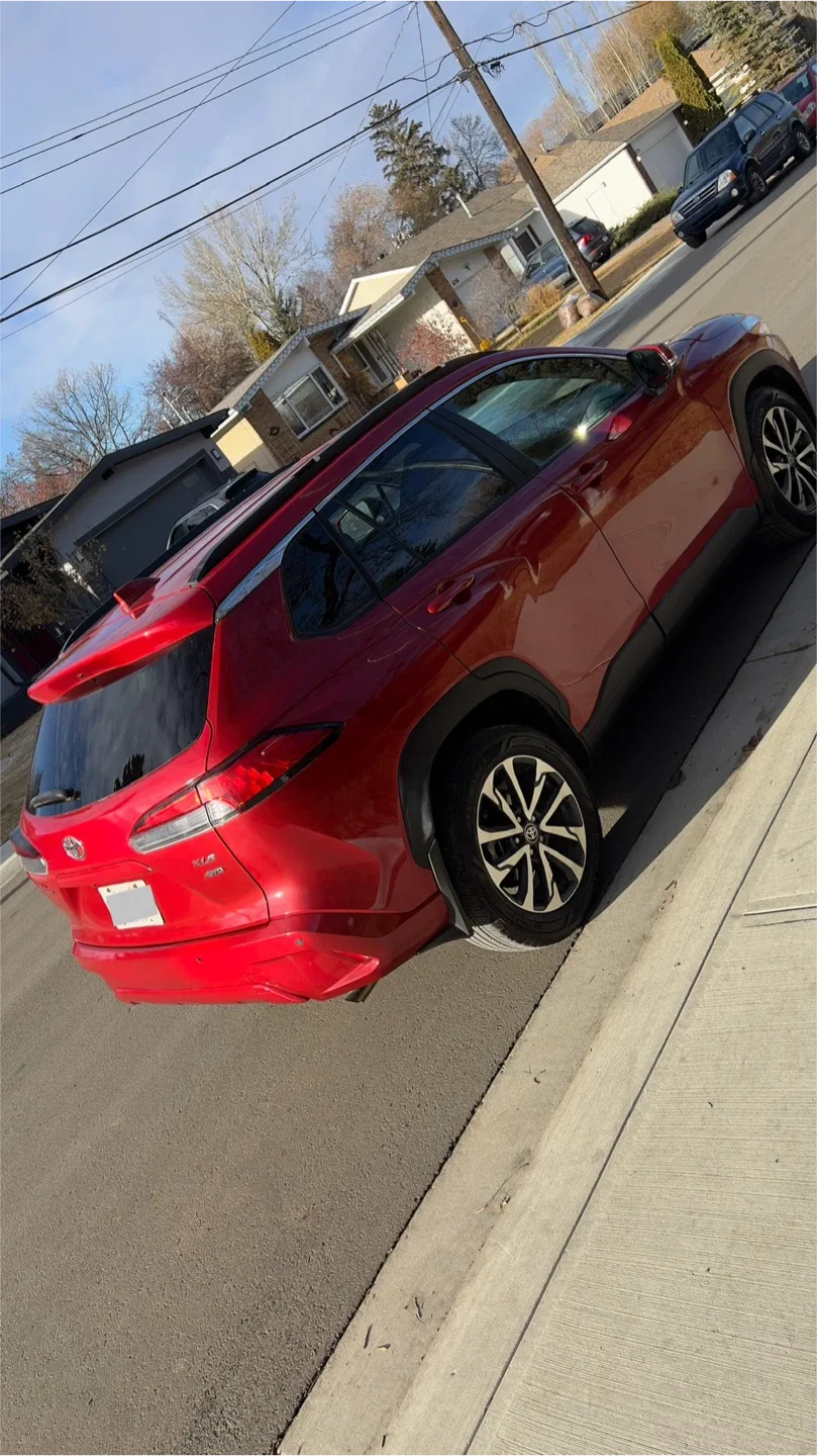 Toyota Corolla Cross SUV image indicator(4)