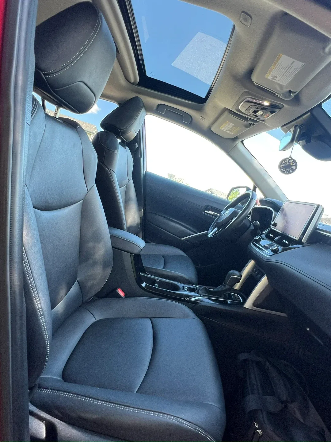 Toyota Corolla Cross SUV image indicator(7)