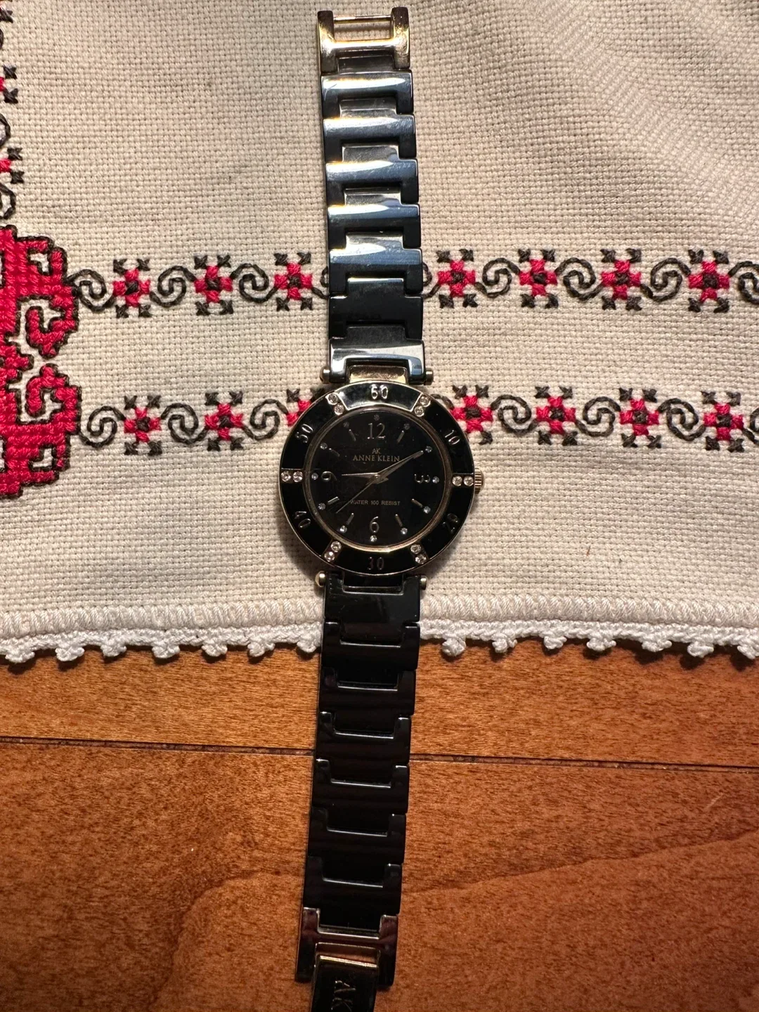 Assorted Women's Watches image indicator(2)