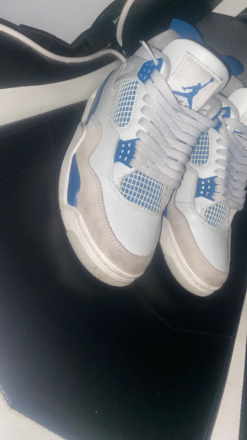 Jordan 4 Retro Military Blue Size US 8 image indicator(2)