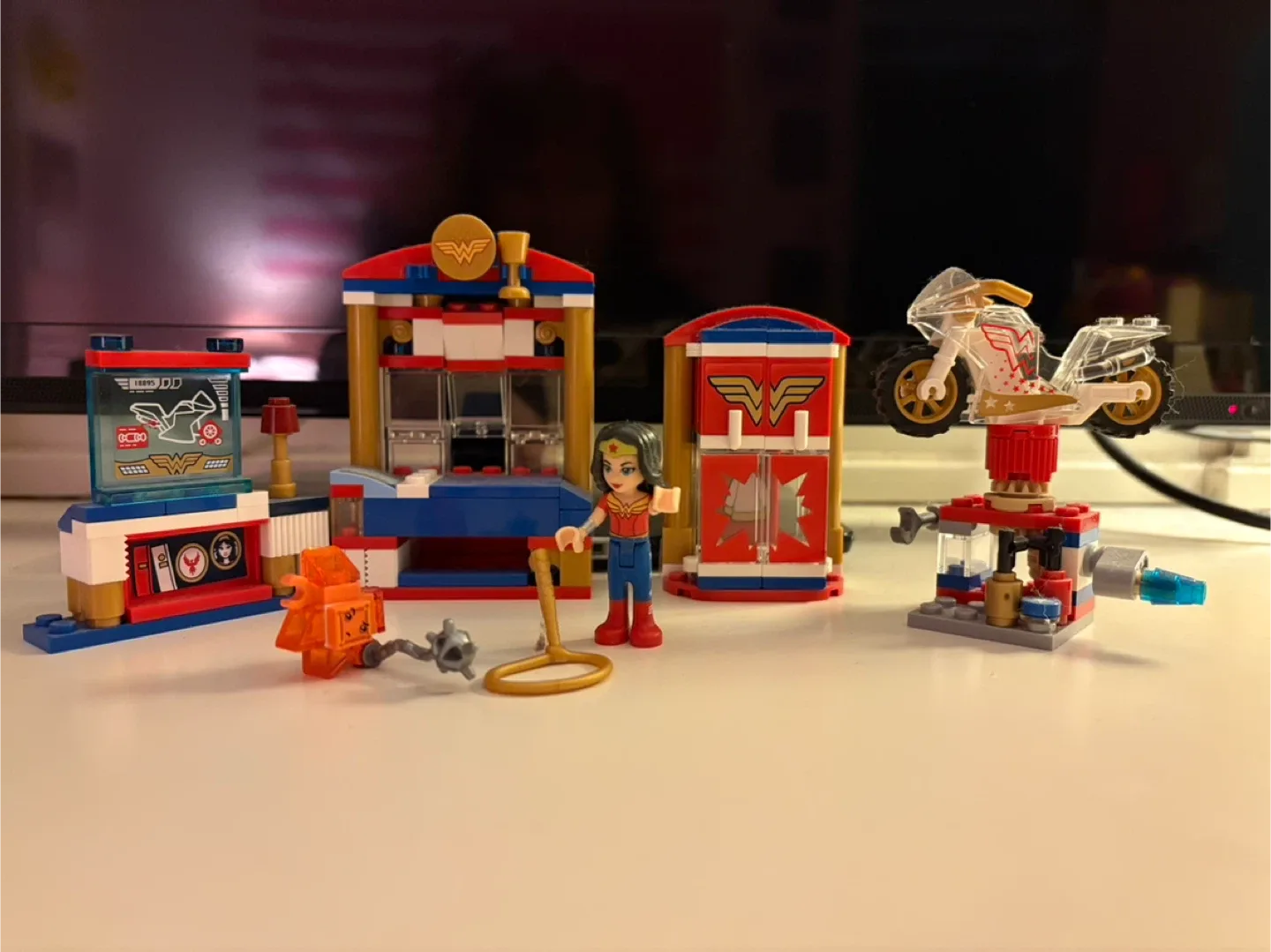 ✨✨LEGO DC Super Hero Girls Wonder Woman Dorm 41235 thumbnail