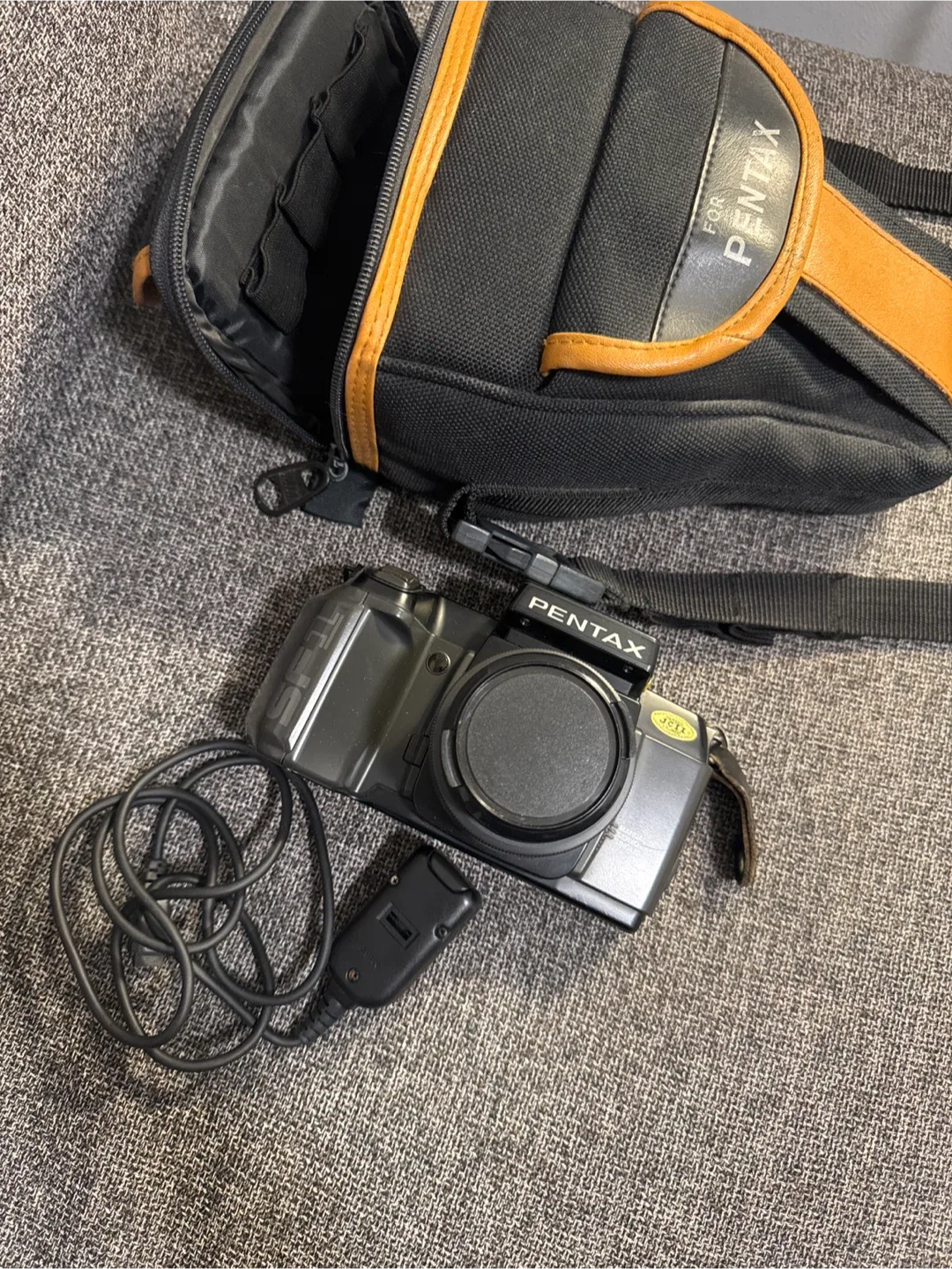 Pentax SFII Film Camera plus lens with Case image indicator(2)