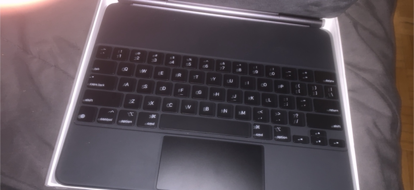 Apple iPad Magic Keyboard - Like New! - photo 3