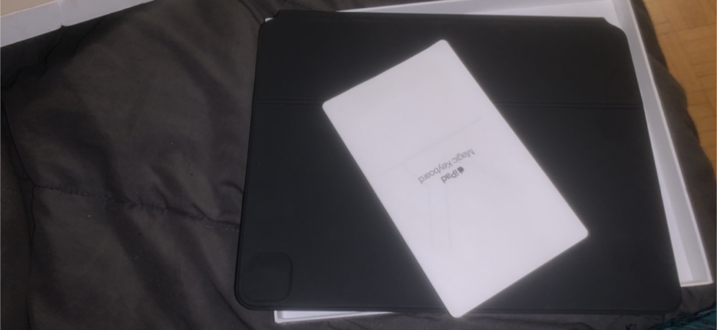 Apple iPad Magic Keyboard - Like New! - photo 4