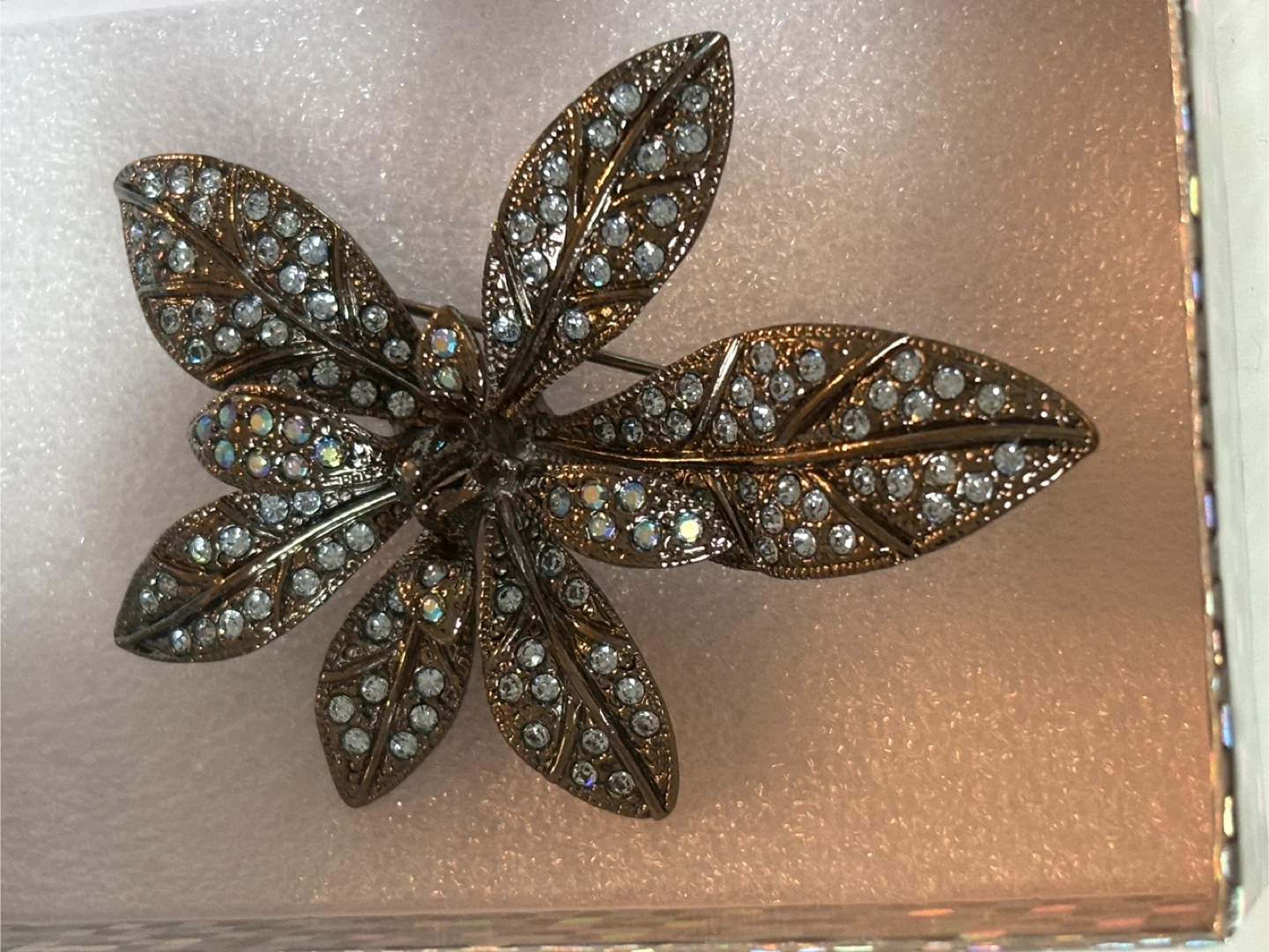 Beautiful Leaf Design Brooch! - photo 4
