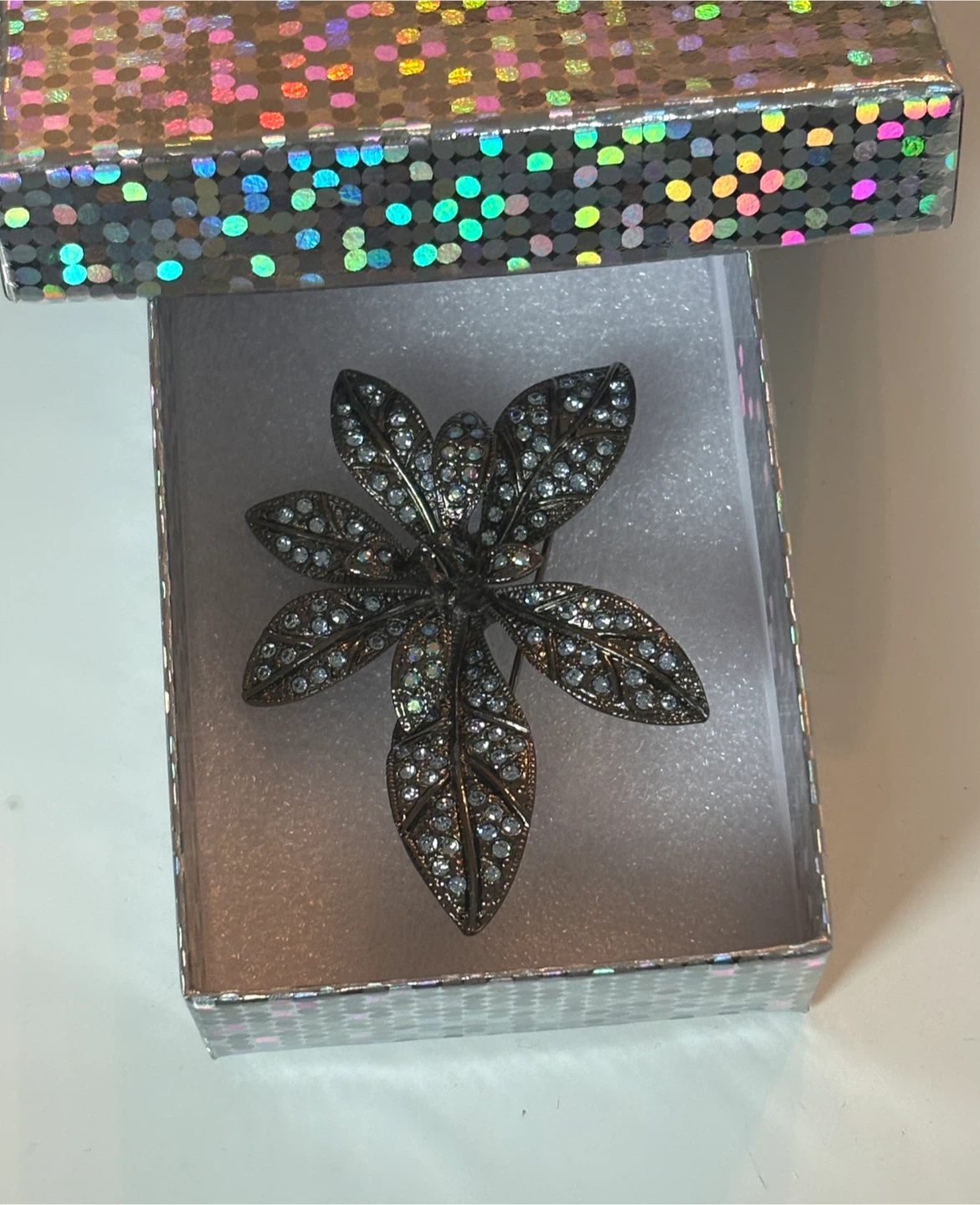 Beautiful Leaf Design Brooch! - photo 3