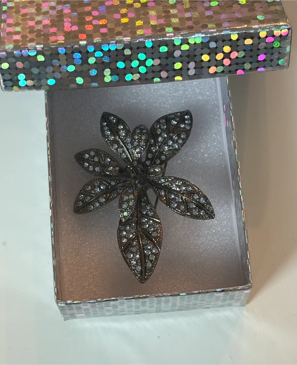 Beautiful Leaf Design Brooch! image indicator(3)