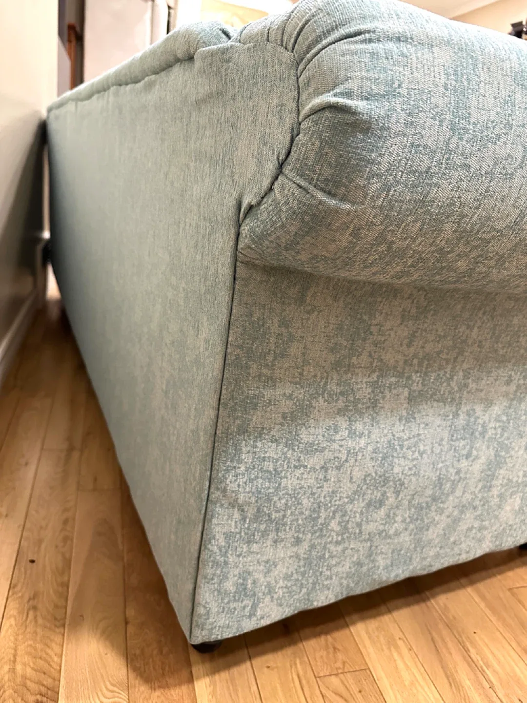 Beautiful Modern Chesterfield 3-Seater Sofa (CAN DELIVER) image indicator(6)