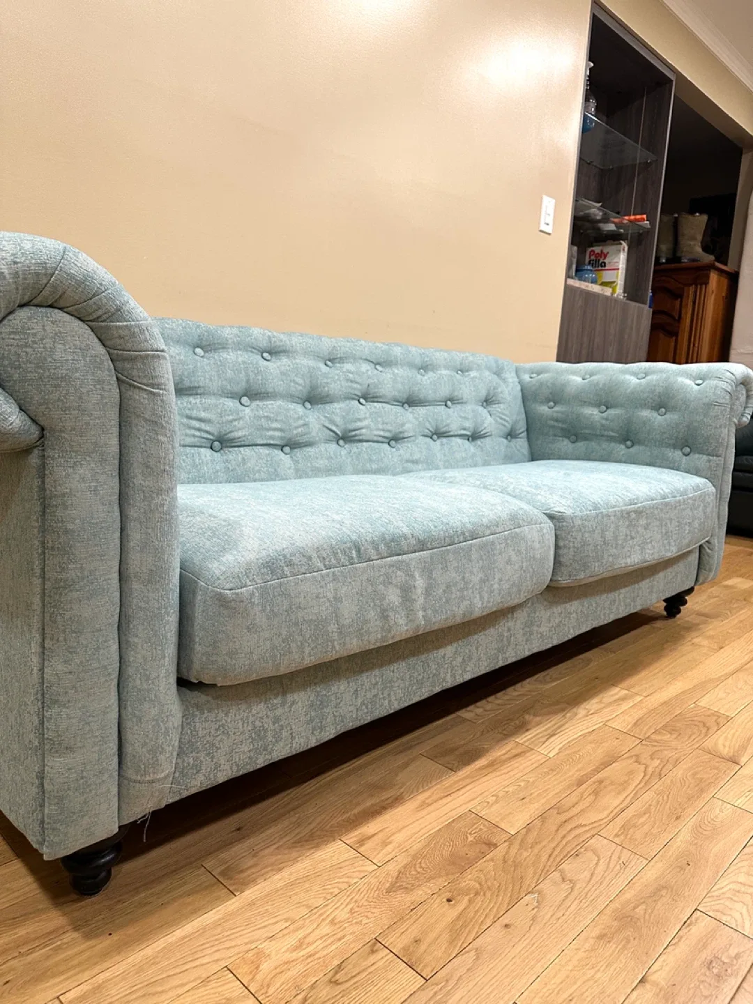 Beautiful Modern Chesterfield 3-Seater Sofa (CAN DELIVER) image indicator(4)