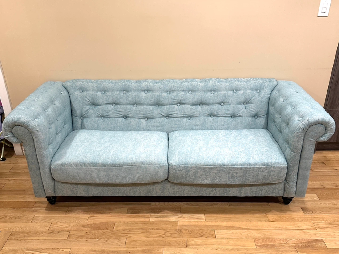 Beautiful Modern Chesterfield 3-Seater Sofa (CAN DELIVER)