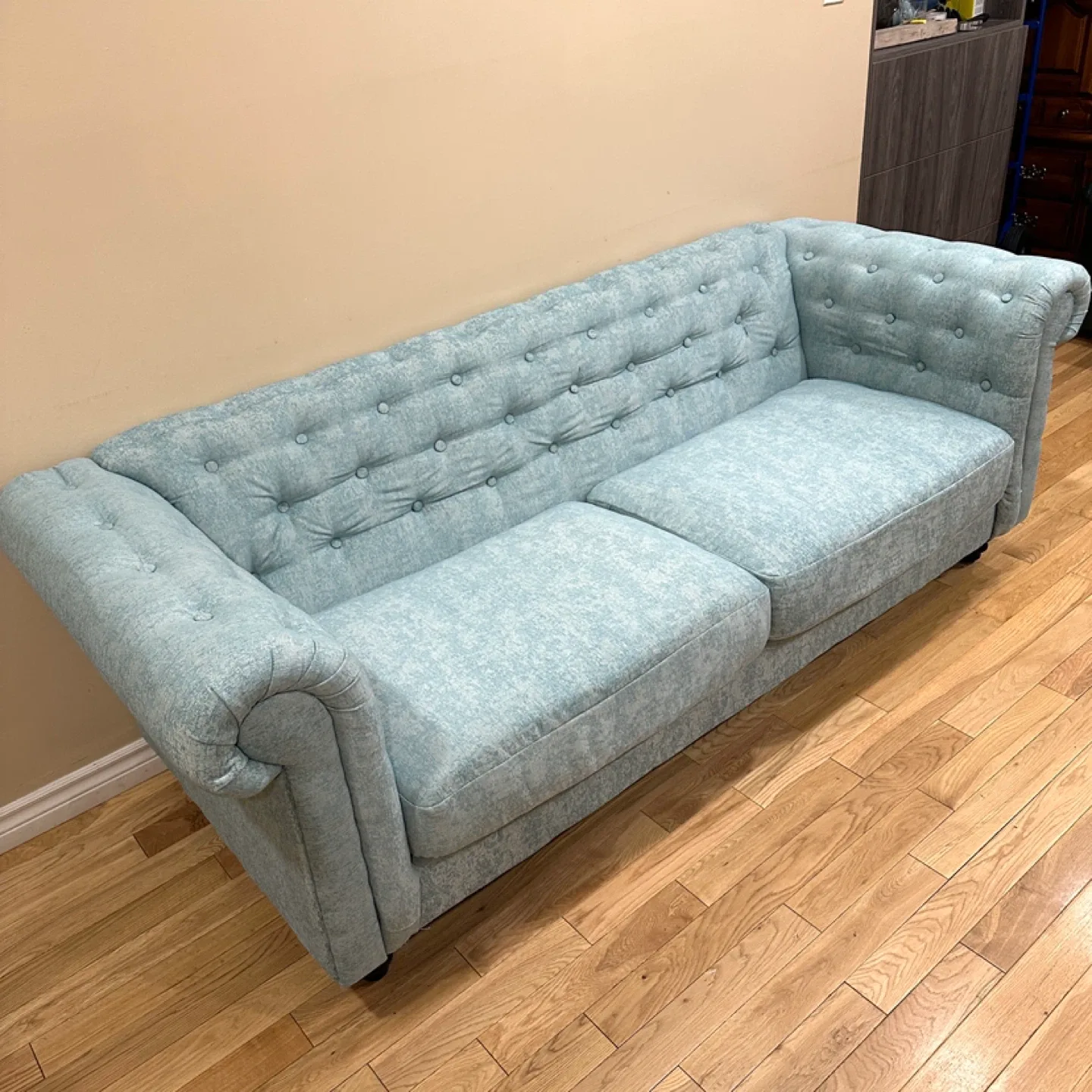 Beautiful Modern Chesterfield 3-Seater Sofa (CAN DELIVER) image indicator(2)
