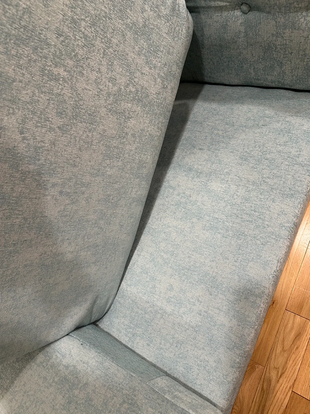 Beautiful Modern Chesterfield 3-Seater Sofa (CAN DELIVER) image indicator(9)