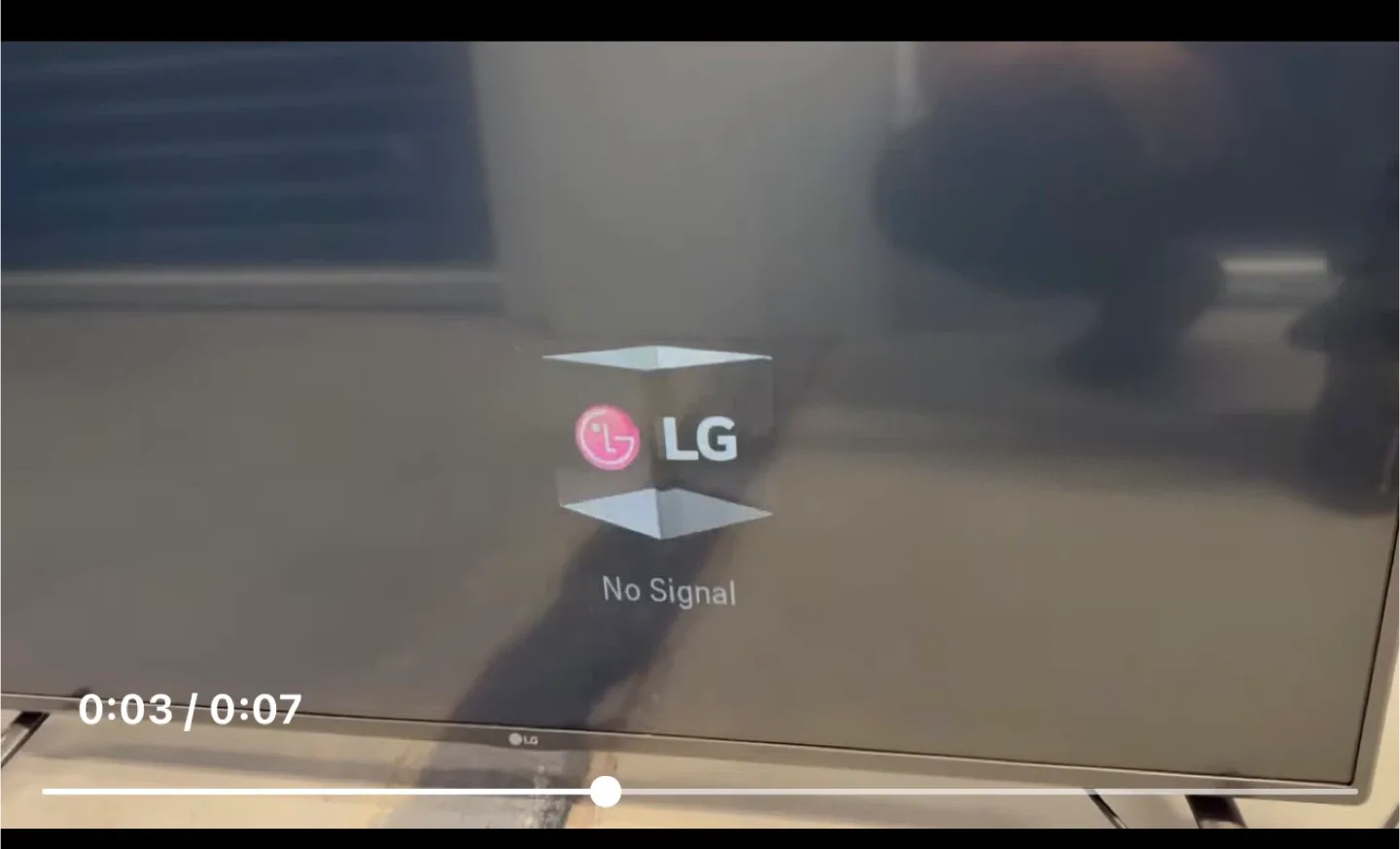 TV LG 50LF6100 with remote thumbnail