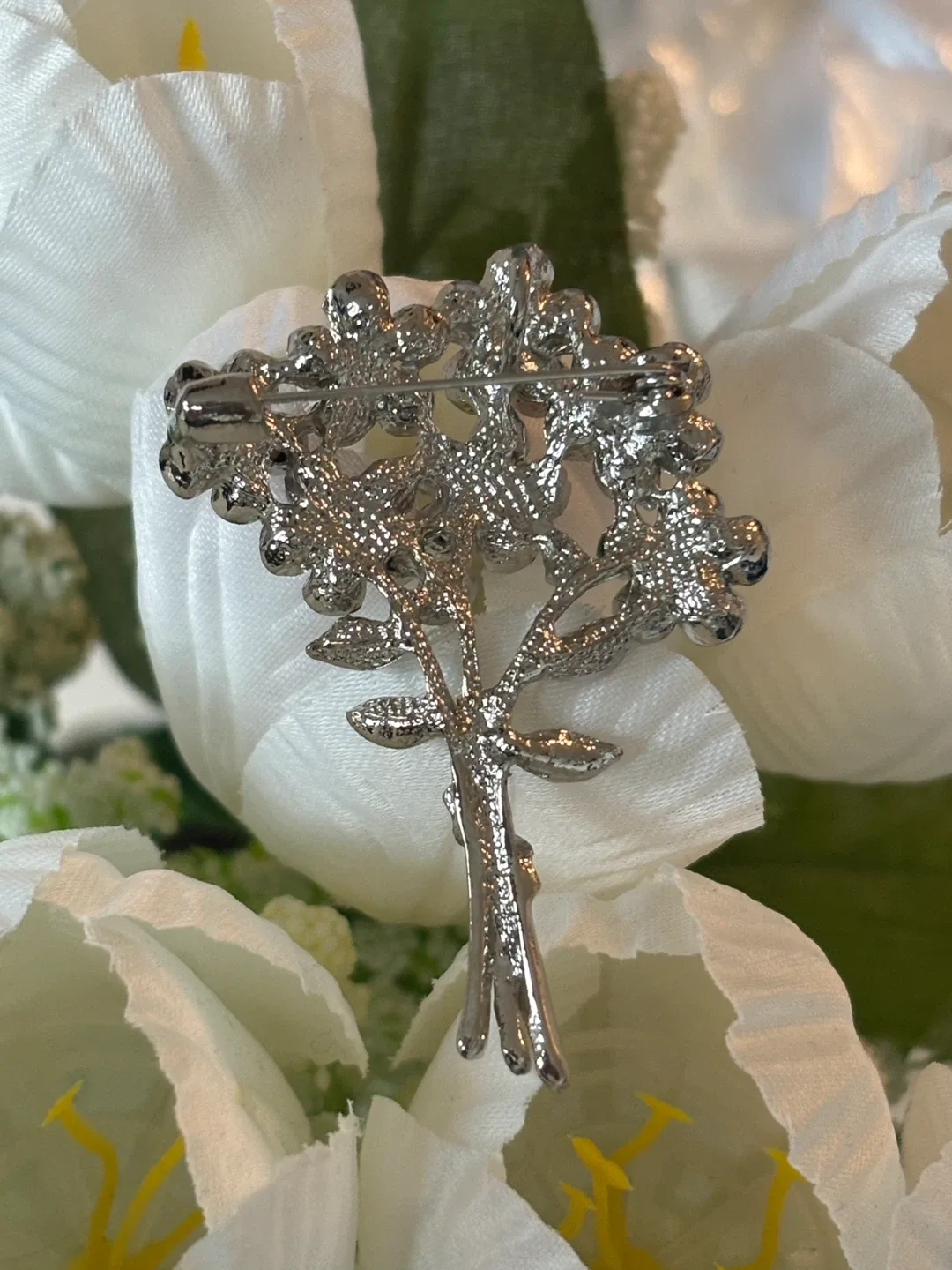 A lovely Flower Bouquet Brooch - Pink and Silver image indicator(2)