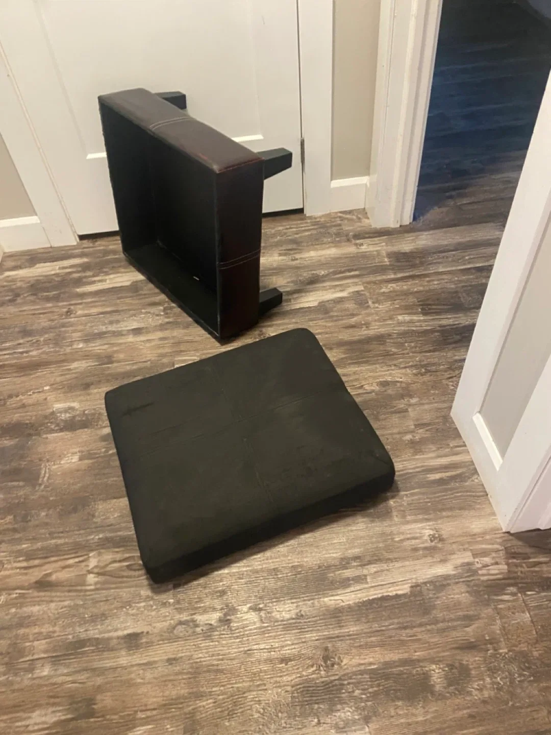 Storage ottoman image indicator(3)