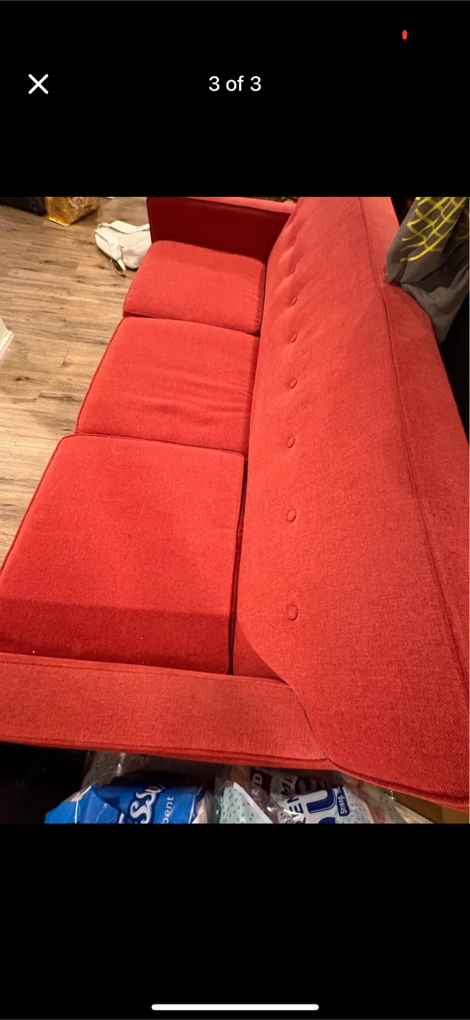 Red couch like new - photo 3