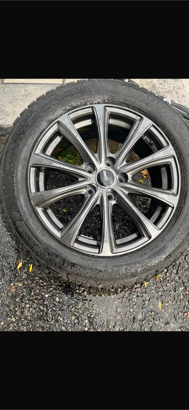 17" Michelin X-Ice SNOW Winter Tires with rims image indicator(4)