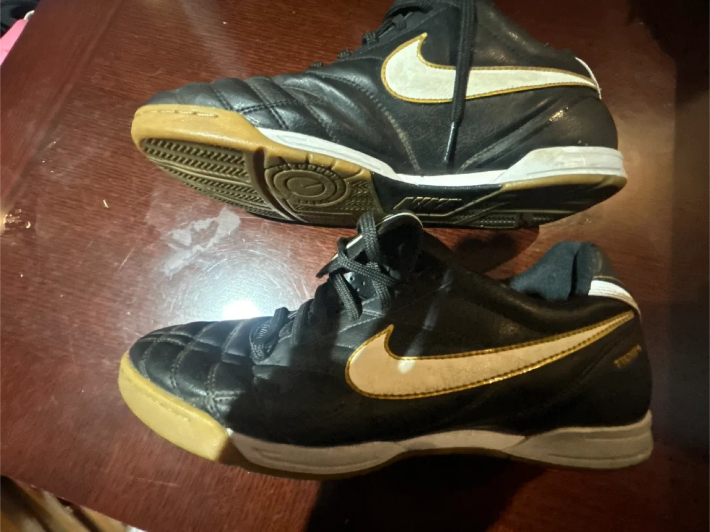 Used Nike Tiempo US 9.5 Soccer Shoes