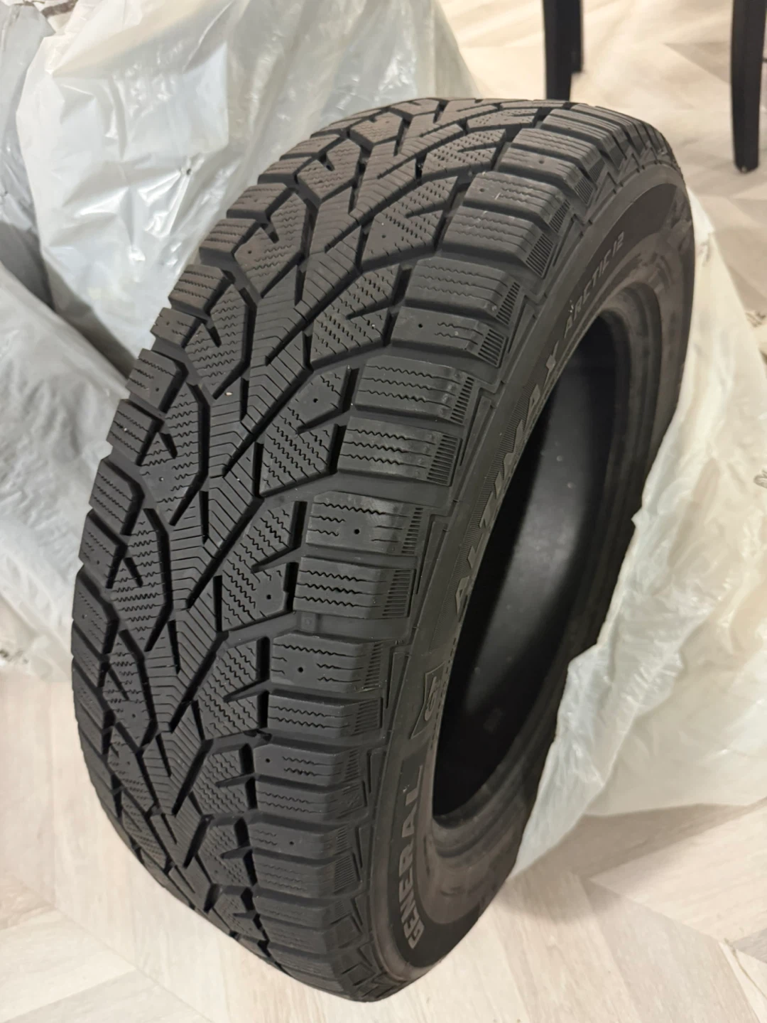 General Altimax Arctic 13 Winter Tire 215/65R17