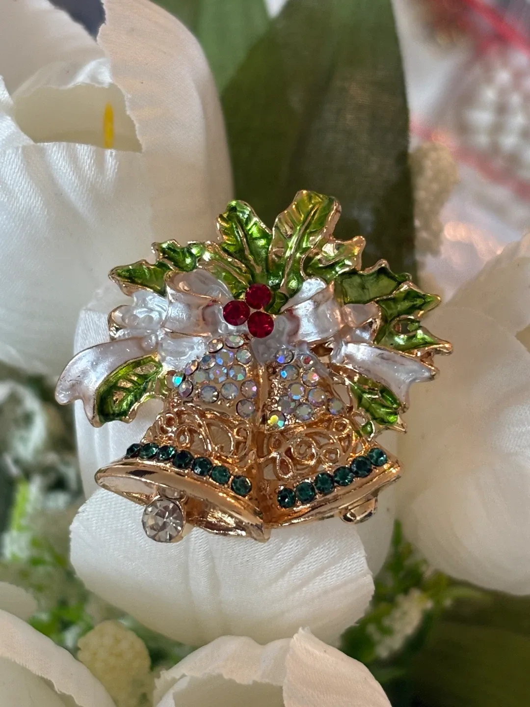 Beautiful Christmas Bell Brooch Pin!