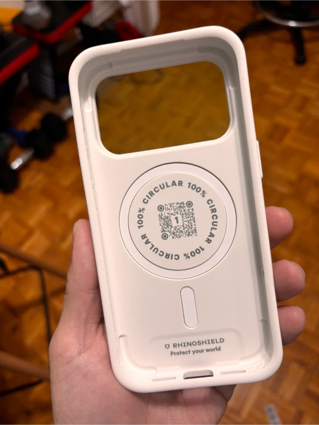 iPhone 17 Pro RhinoShield & Slim Benks Cases image indicator(4)