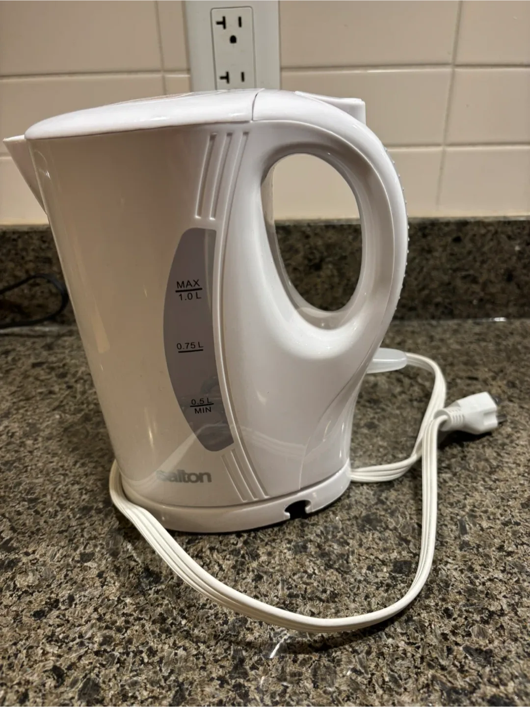 Salton Electric Kettle - White image indicator(3)