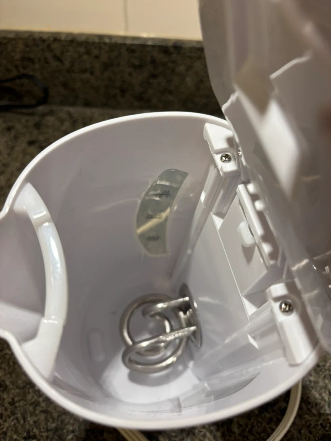 Salton Electric Kettle - White image indicator(4)