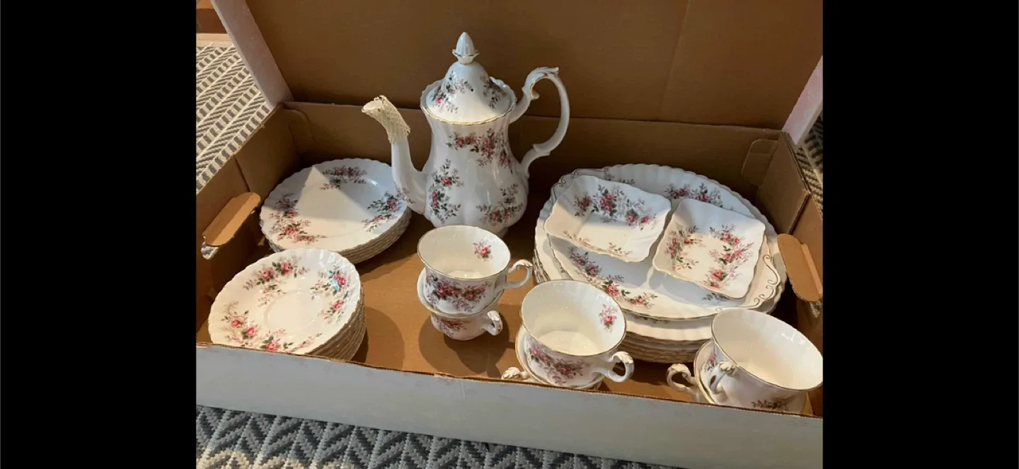 Royal Albert Lavender Rose Tea Set image indicator(2)
