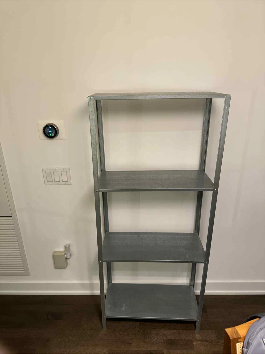 Metal shelving unit