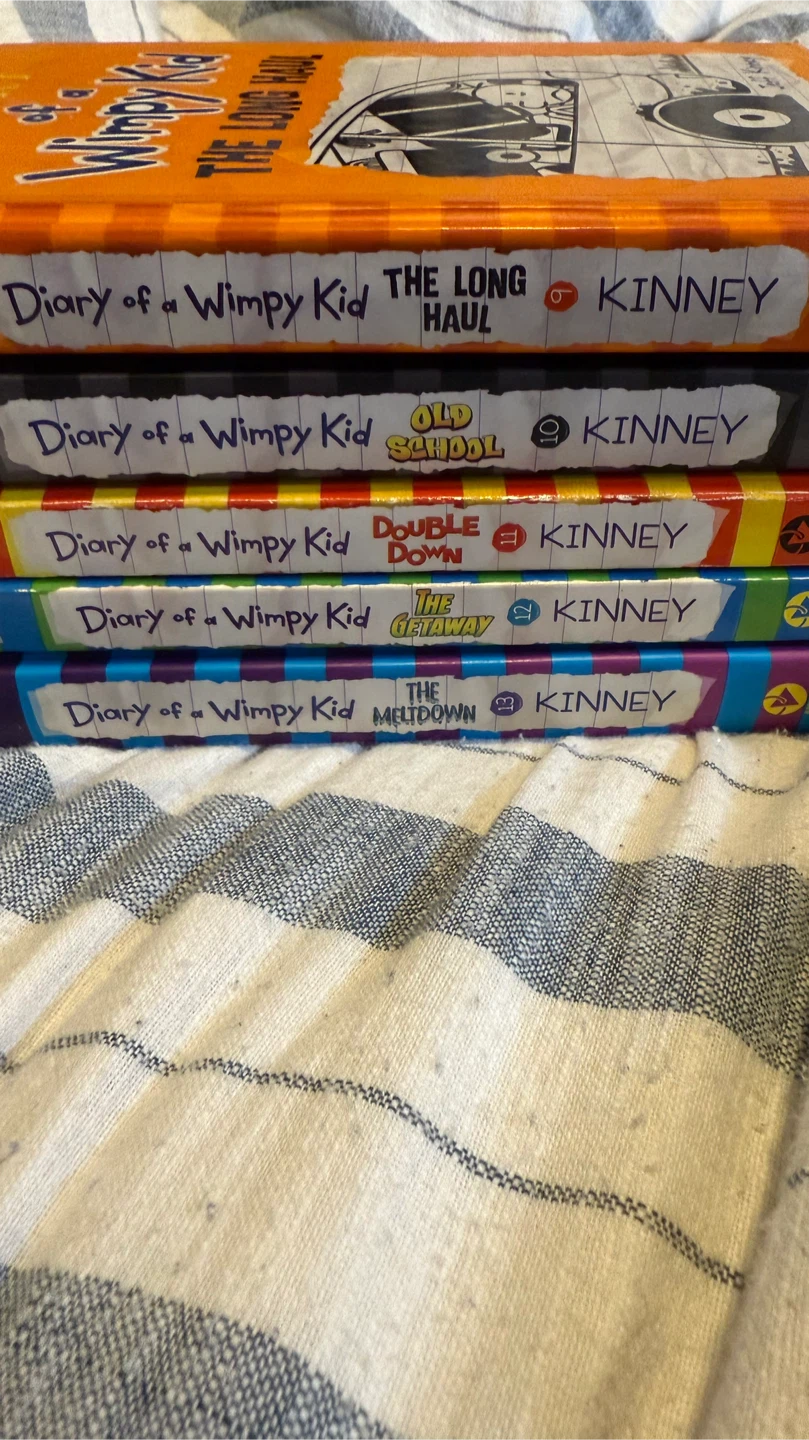 Diary of a Wimpy Kid Book Set - 5 Books - photo 3