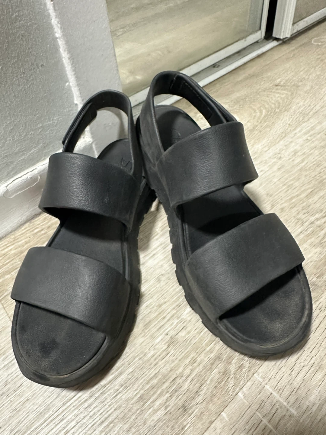 Skechers Black Sandals - Size 9