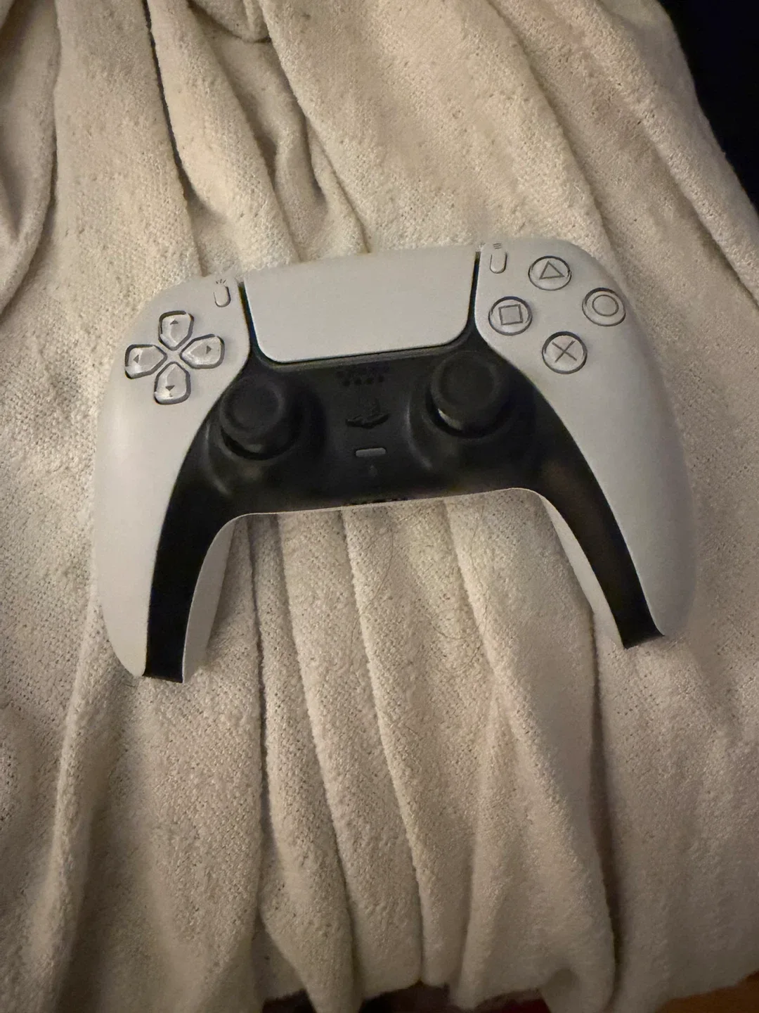 PlayStation 5 DualSense Wireless Controller - White image indicator(2)