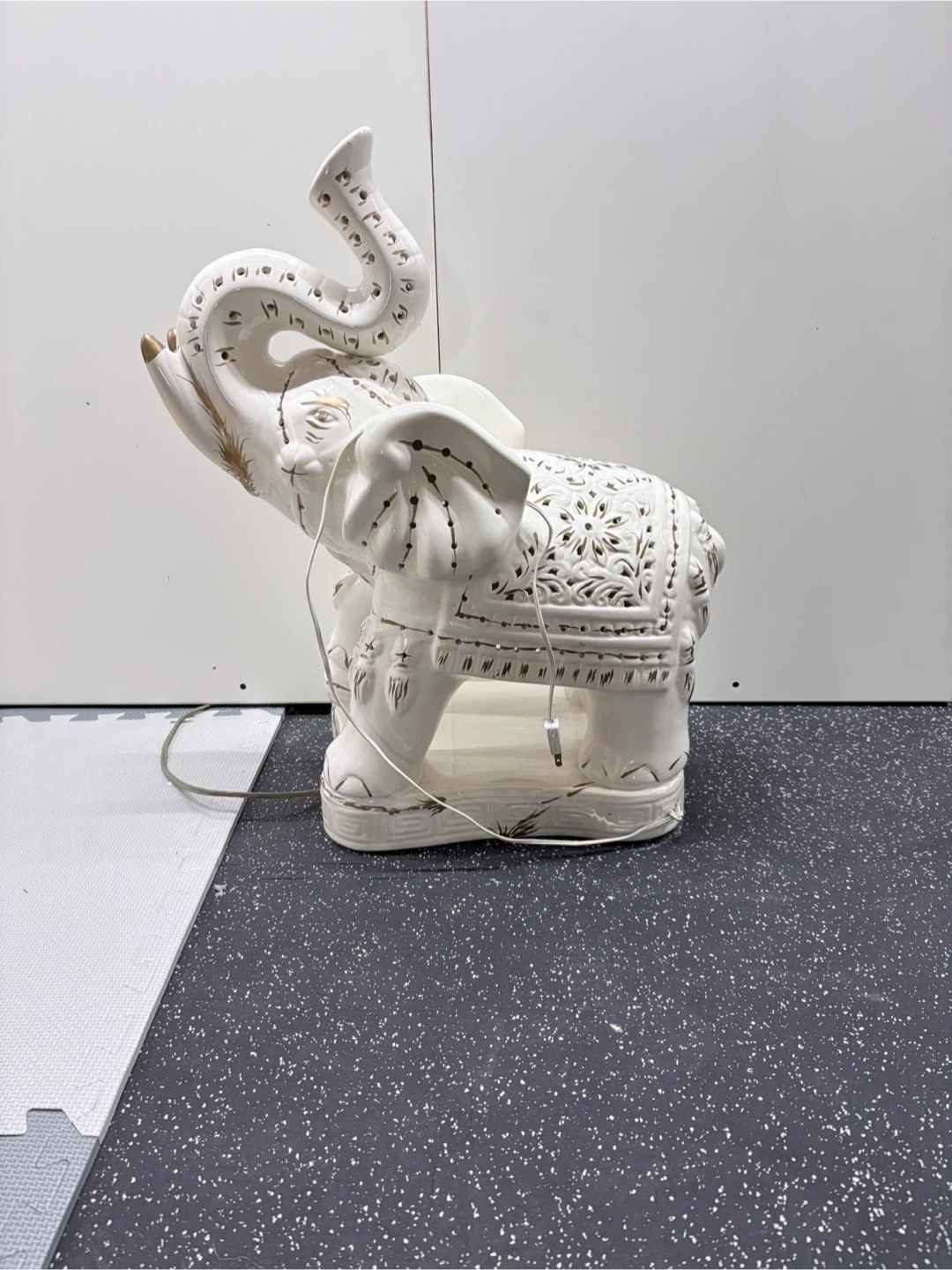 Vintage Porcelain White Elephant Decor - photo 2
