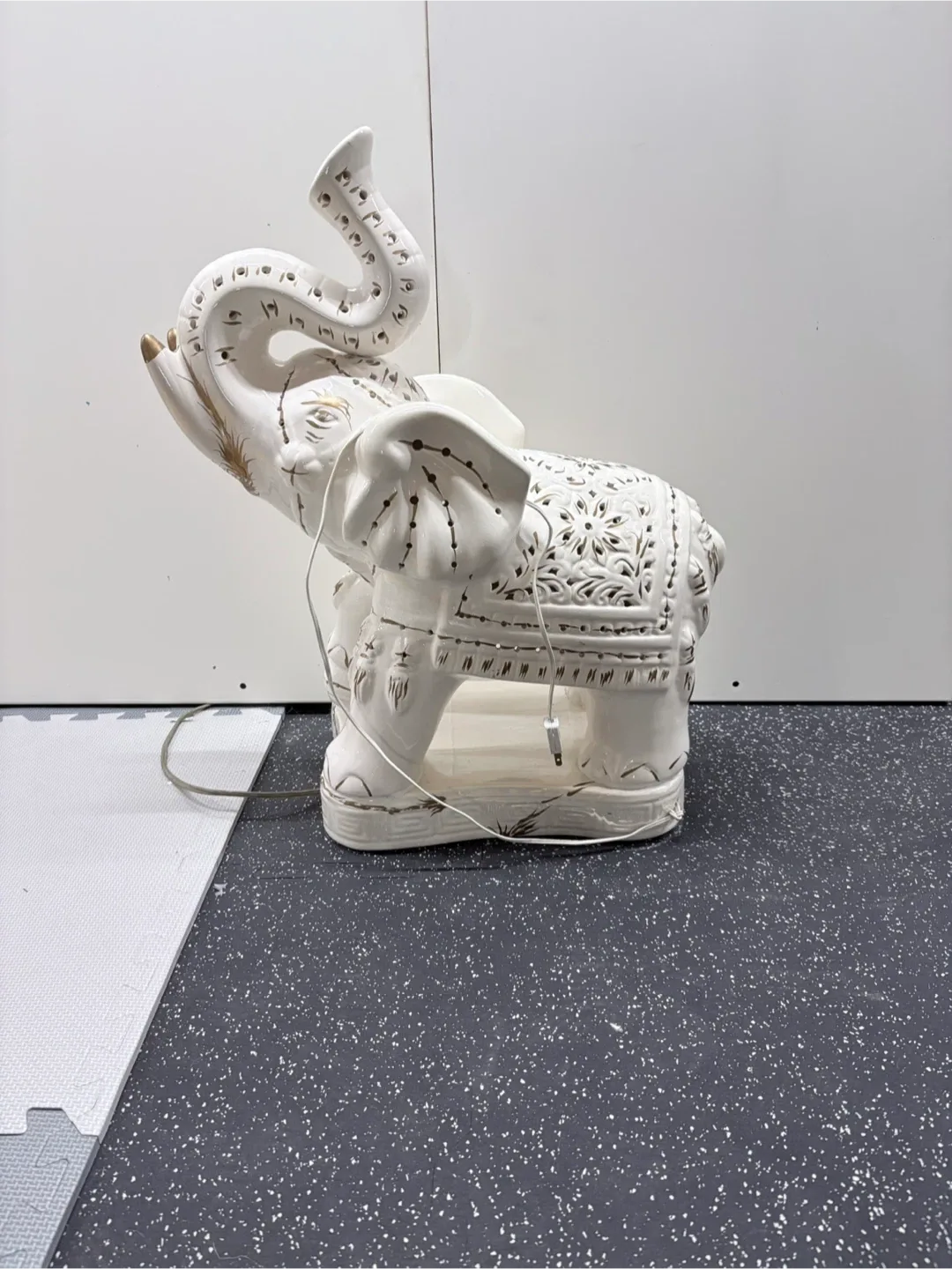 Vintage Porcelain White Elephant Decor image indicator(2)