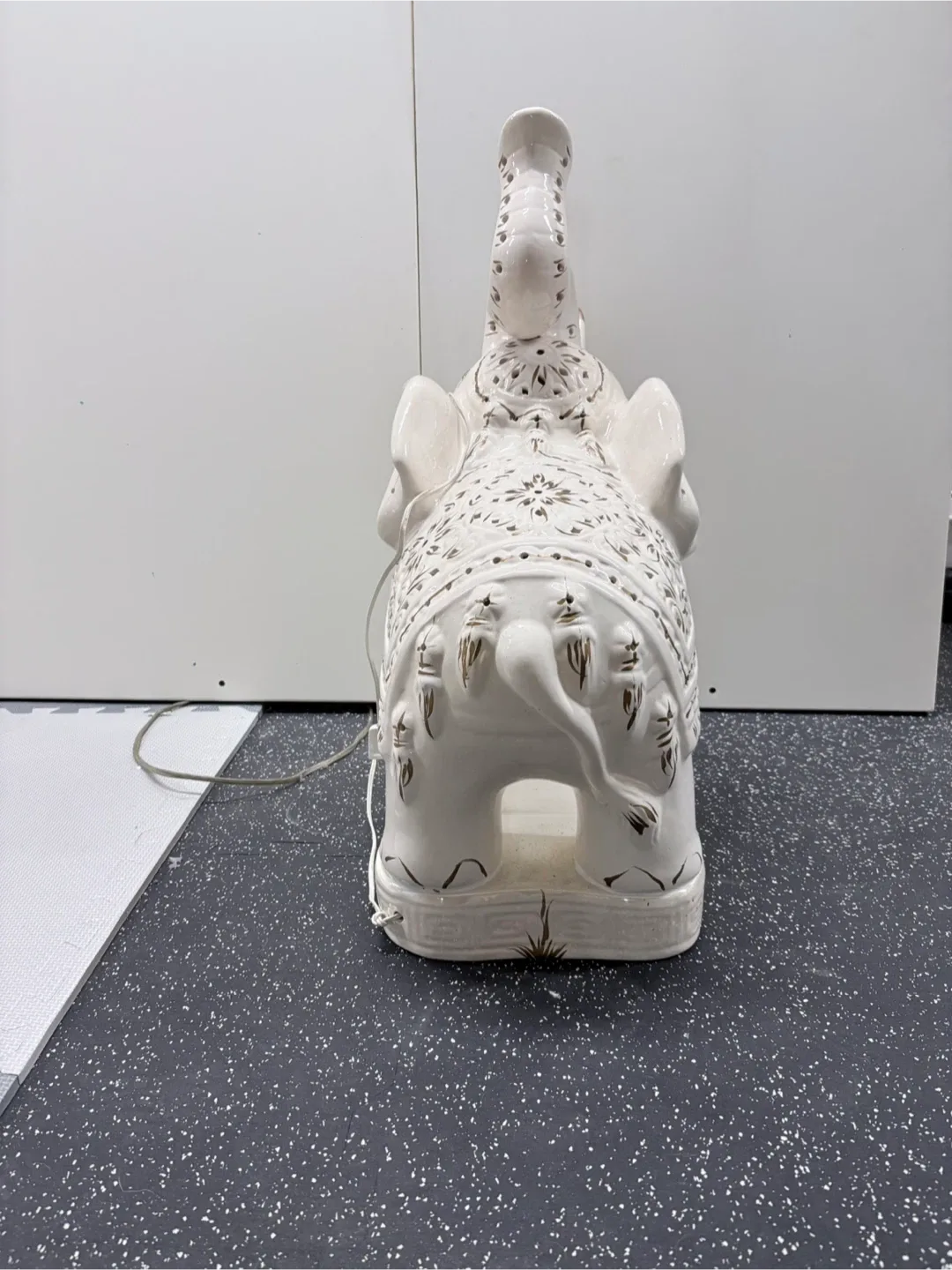 Vintage Porcelain White Elephant Decor image indicator(4)