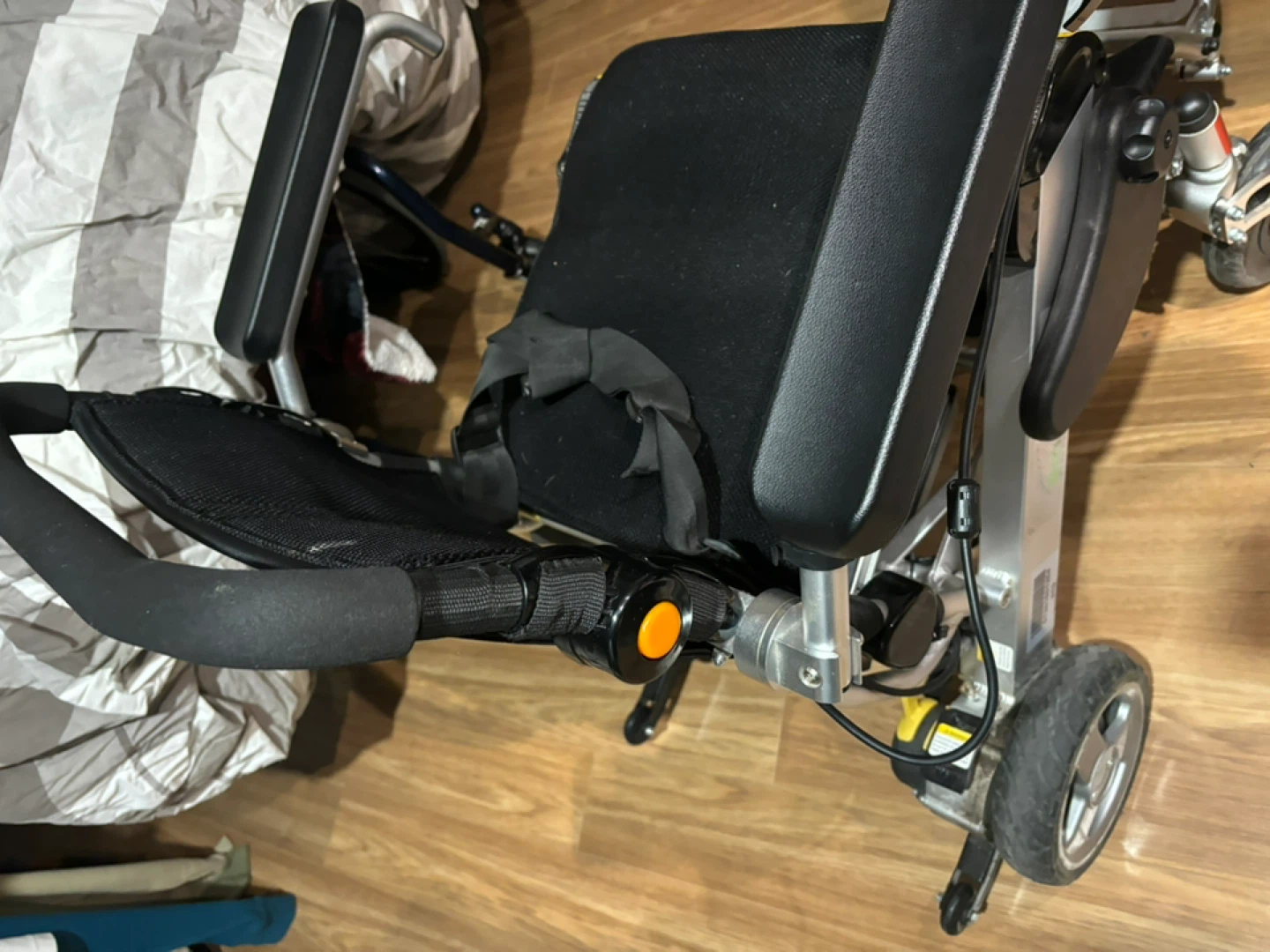 Electric Wheelchair - Lightweight & Portable - photo 4