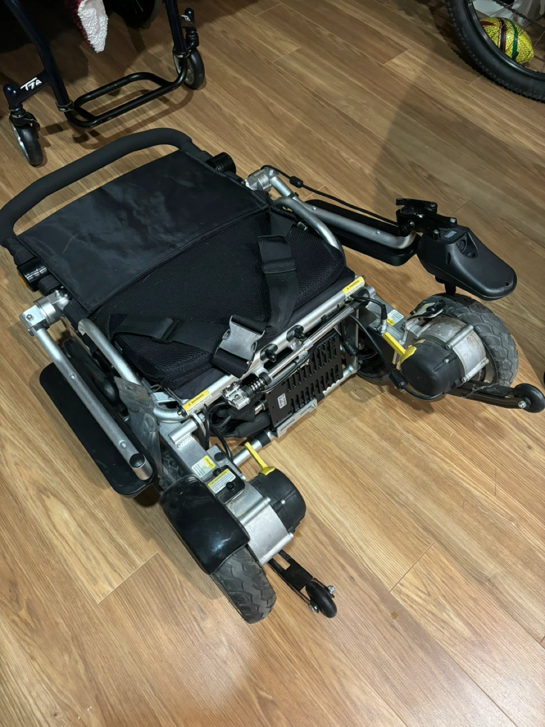Electric Wheelchair - Lightweight & Portable - photo 3