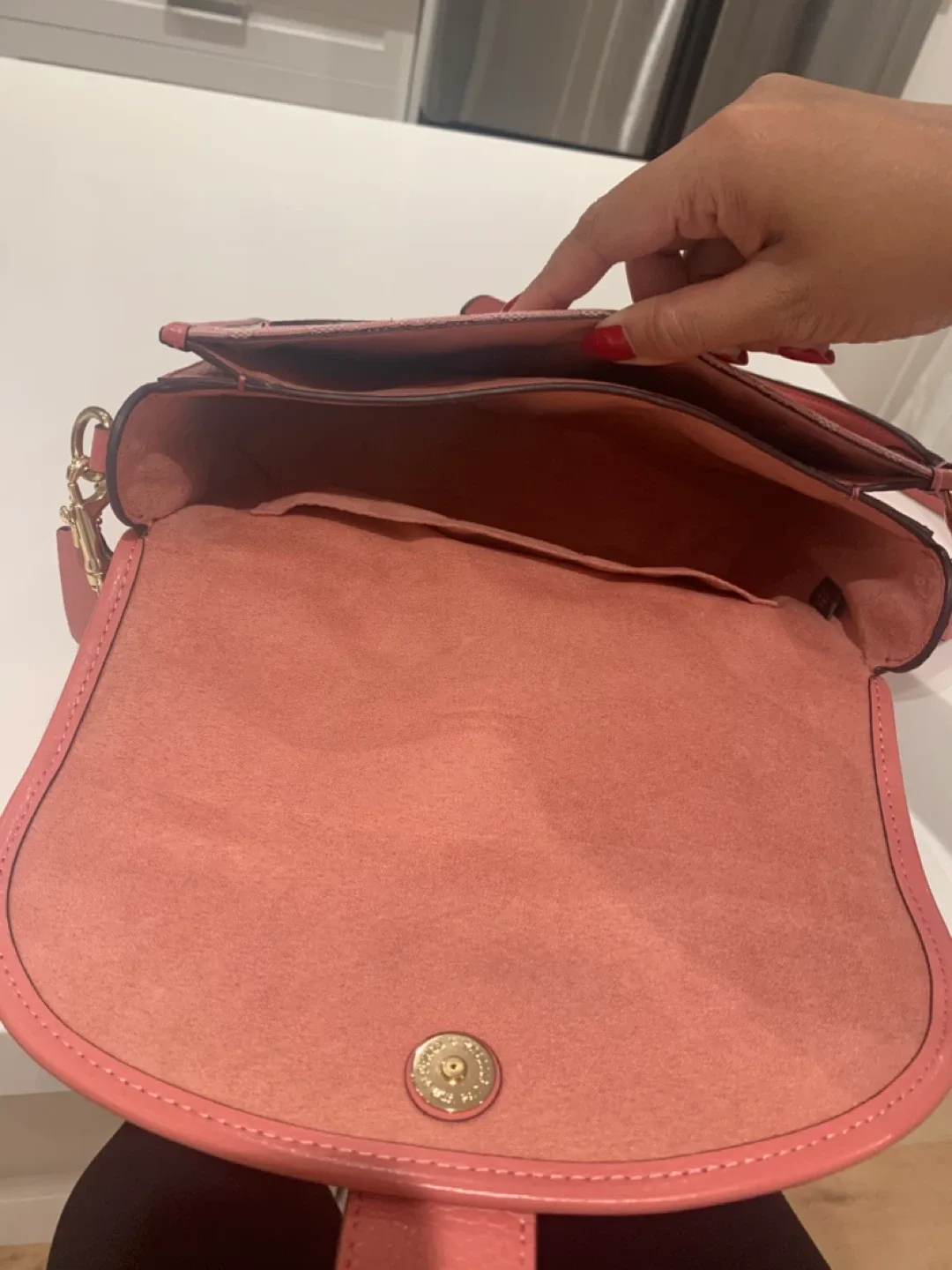 🩷Coach Pink Leather Signature Lonie Shoulder Bag 🎀 image indicator(8)