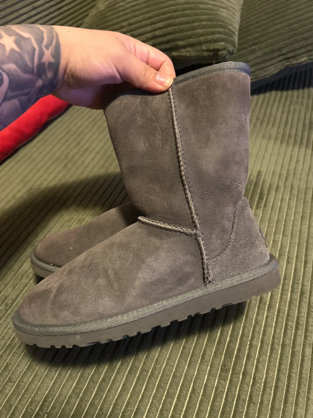 UGG Classic Short Boots, Size 5 image indicator(2)