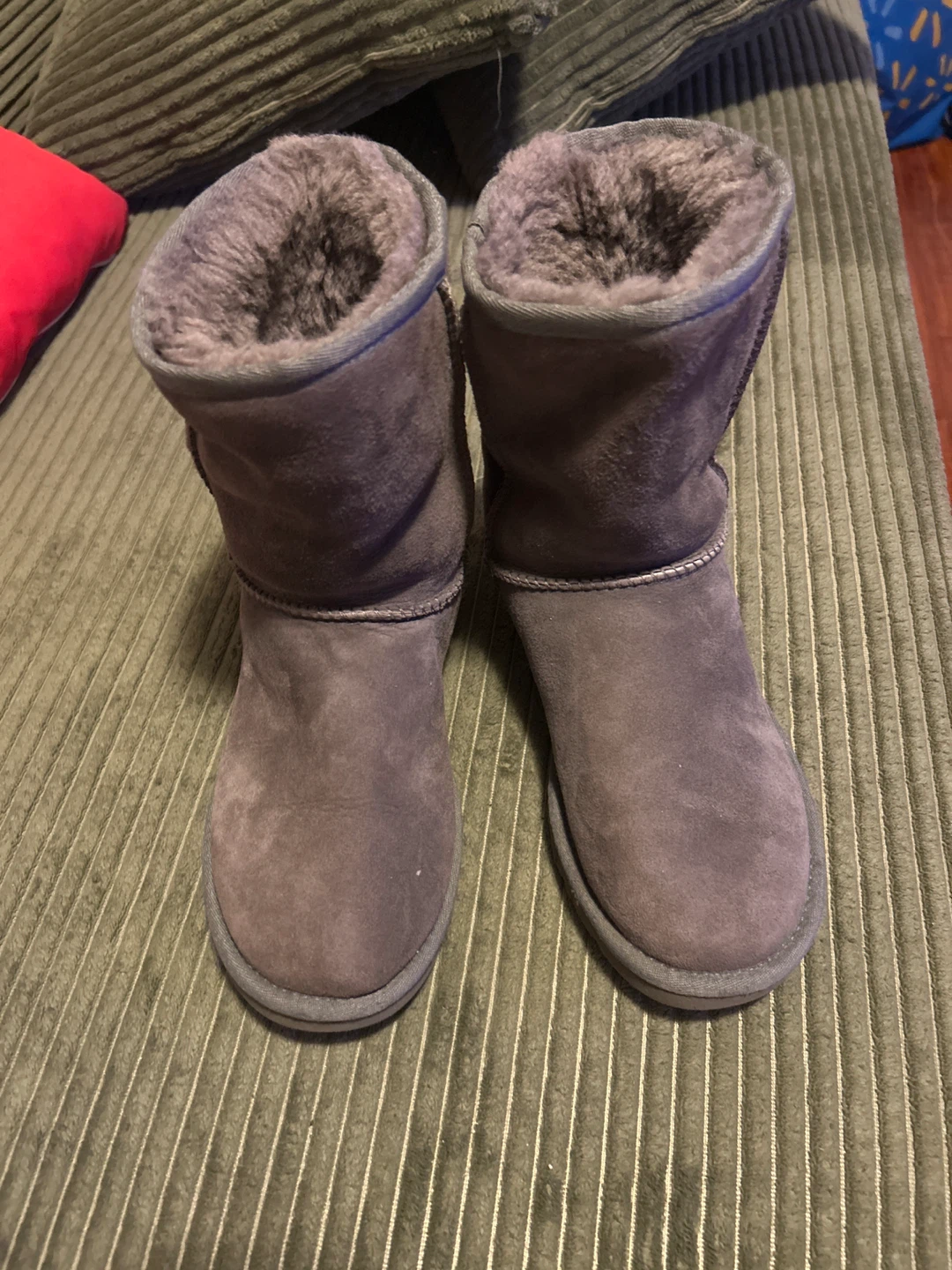 UGG Classic Short Boots, Size 5 - photo 3