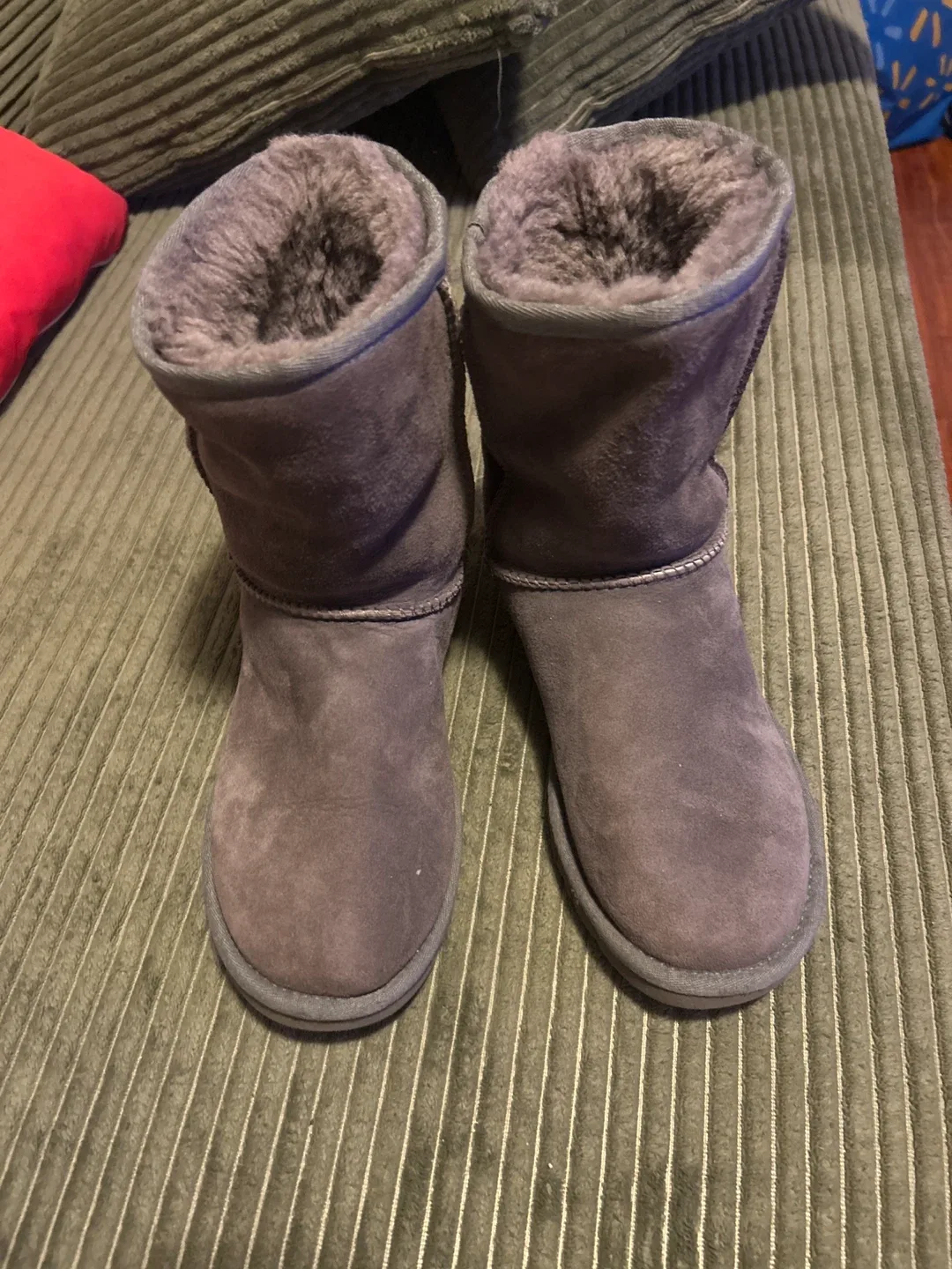 UGG Classic Short Boots, Size 5 image indicator(3)