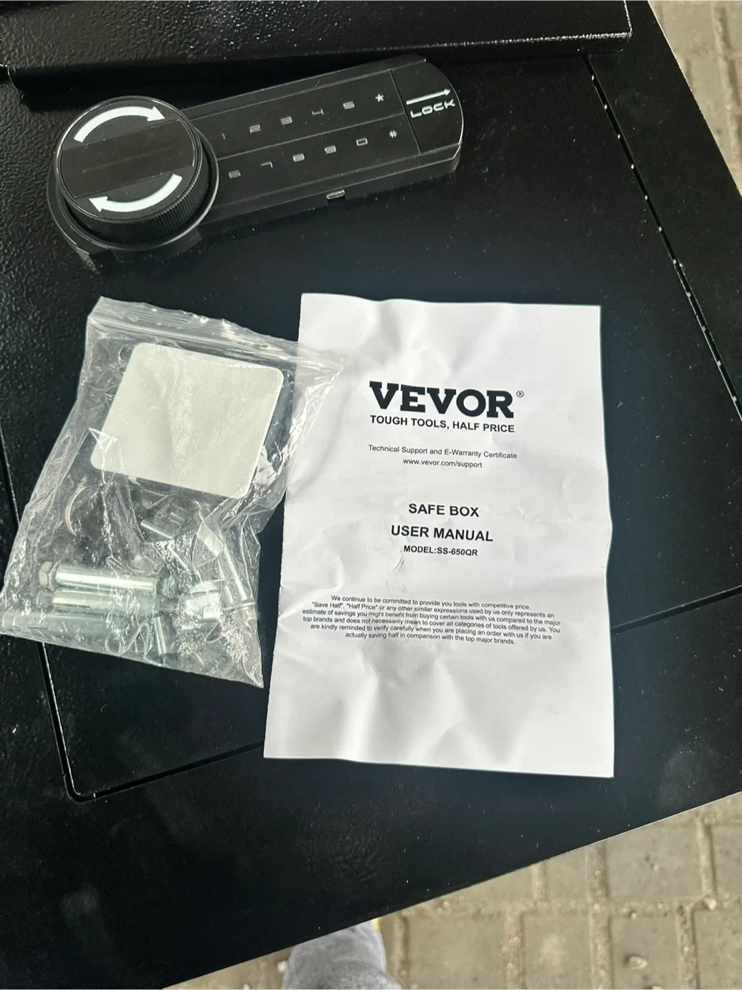 VEVOR 25.59" Tall Wall Safe image indicator(2)